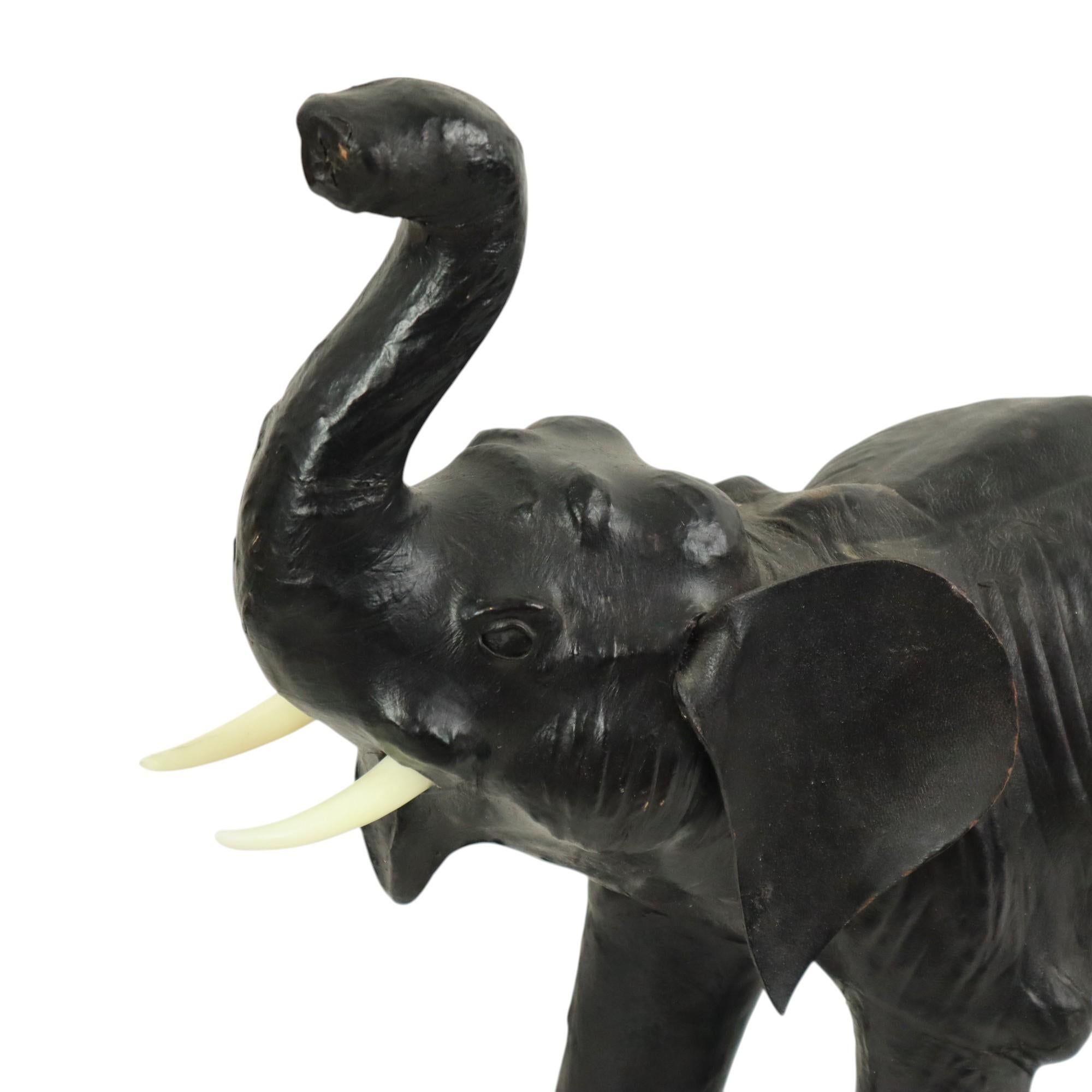 Fine XX secolo Grande scultura in pelle vintage di elefante in stile Omersa 50 cm in vendita
