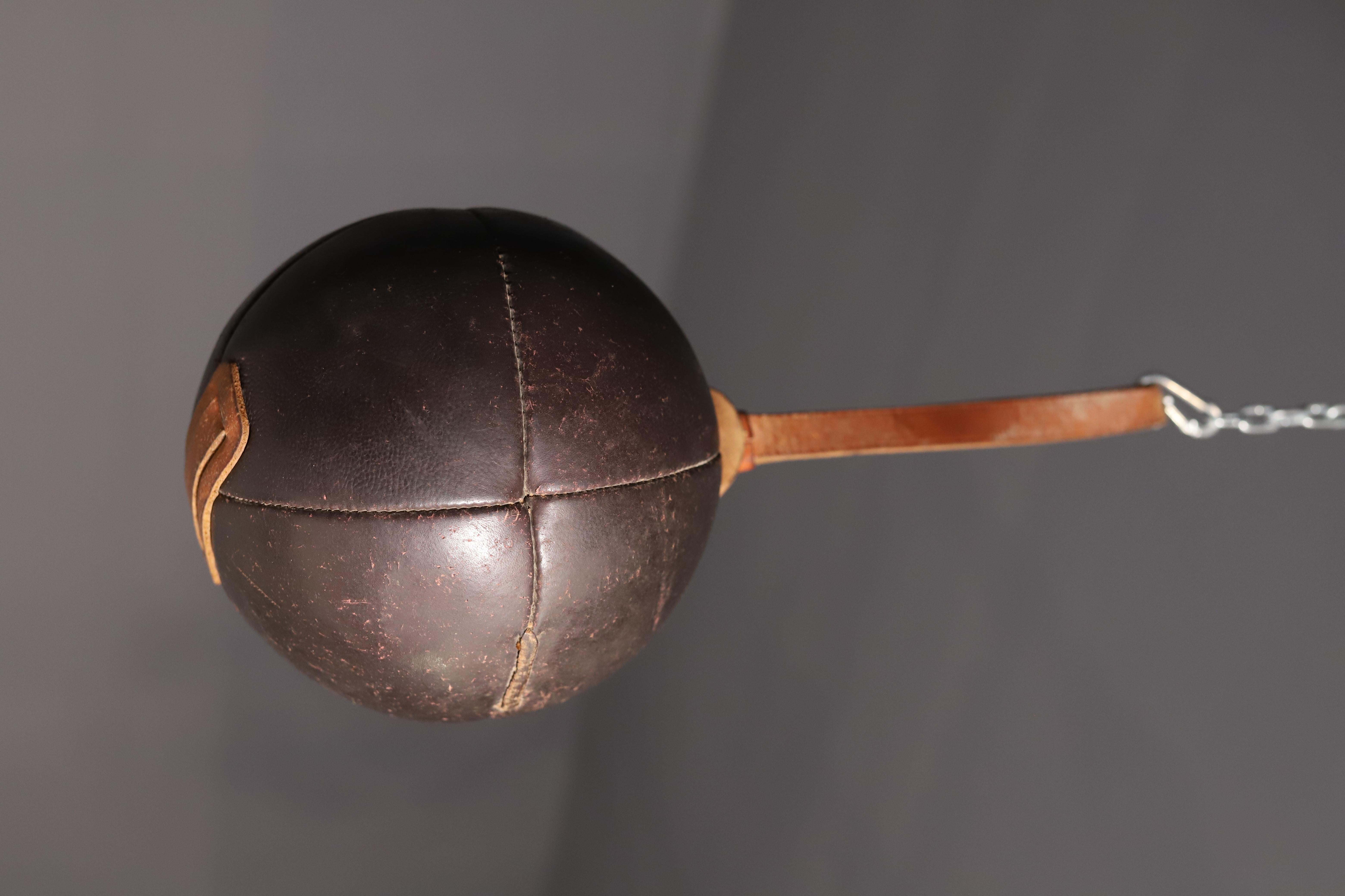 Gran balón medicinal vintage de cuero en venta 4