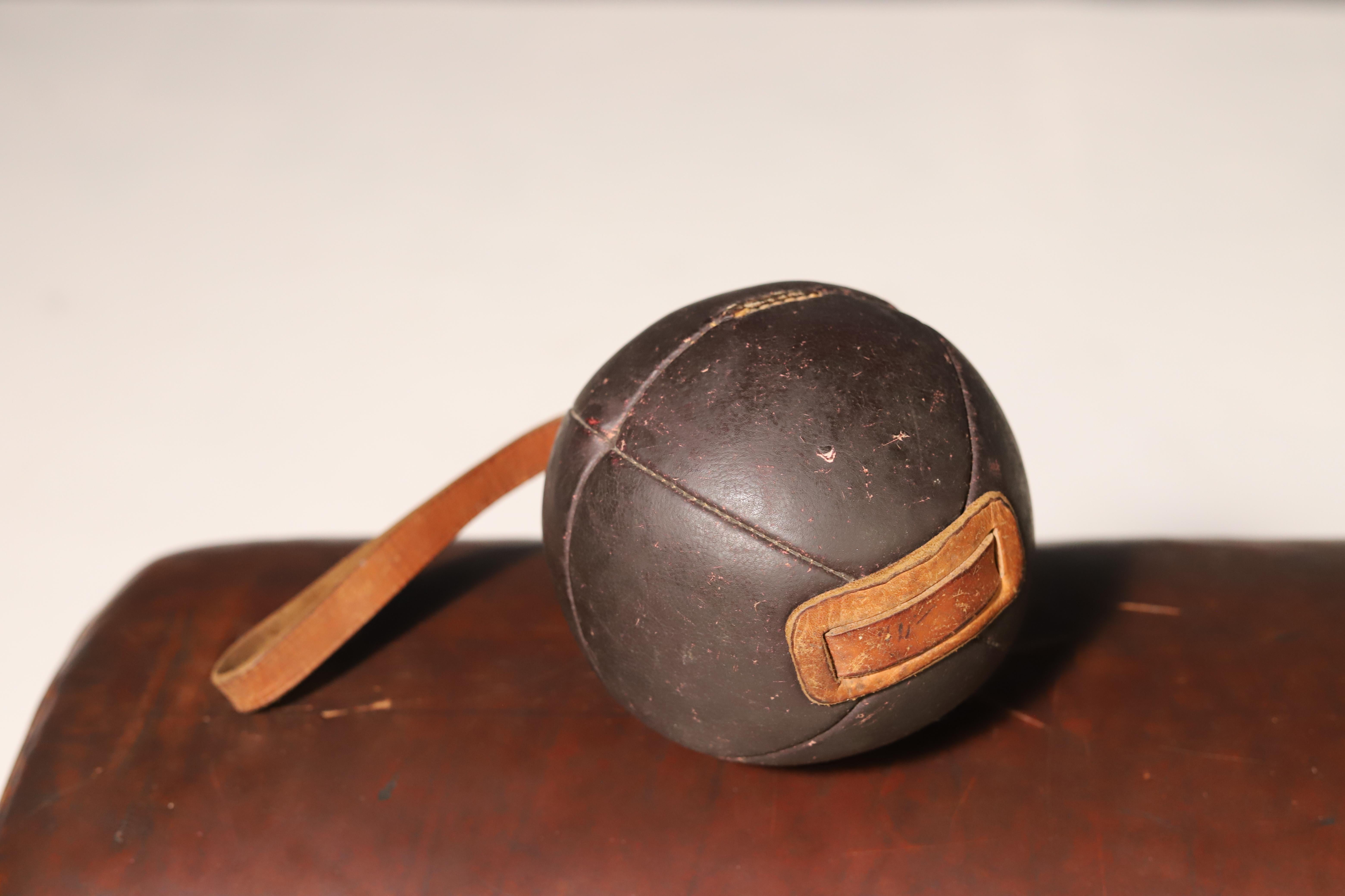Gran balón medicinal vintage de cuero Piel de animal en venta
