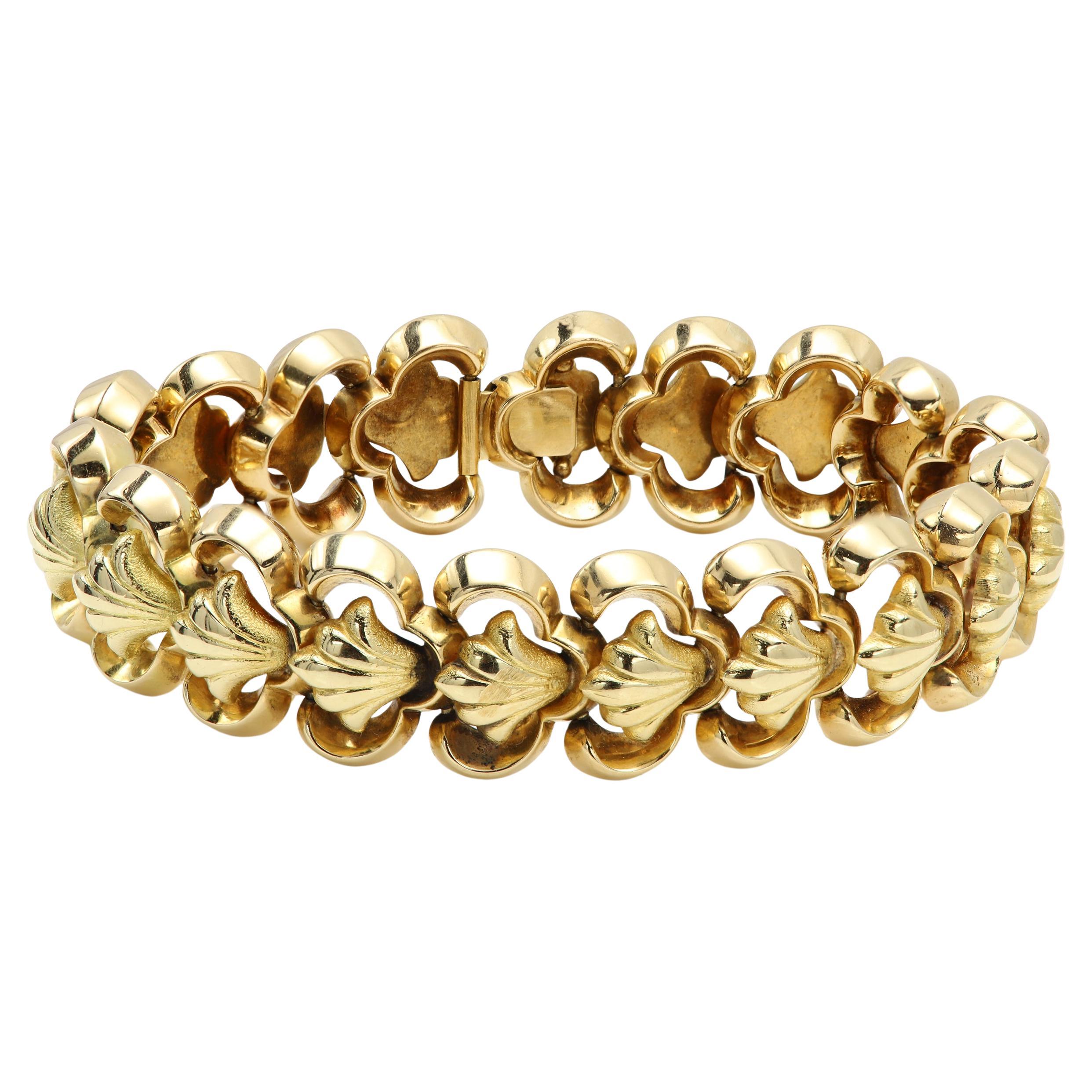 oro giallo 18k
Bracciale unico A Link Vintage
Ottime condizioni e statua eccellente
Un look audace e di dichiarazione.
Peso totale 44.5 grammi
Realizzato negli anni '20 circa
Conchiglie di mare Design/One link
Lunghezza: 7,5' pollici.
Larghezza: 20