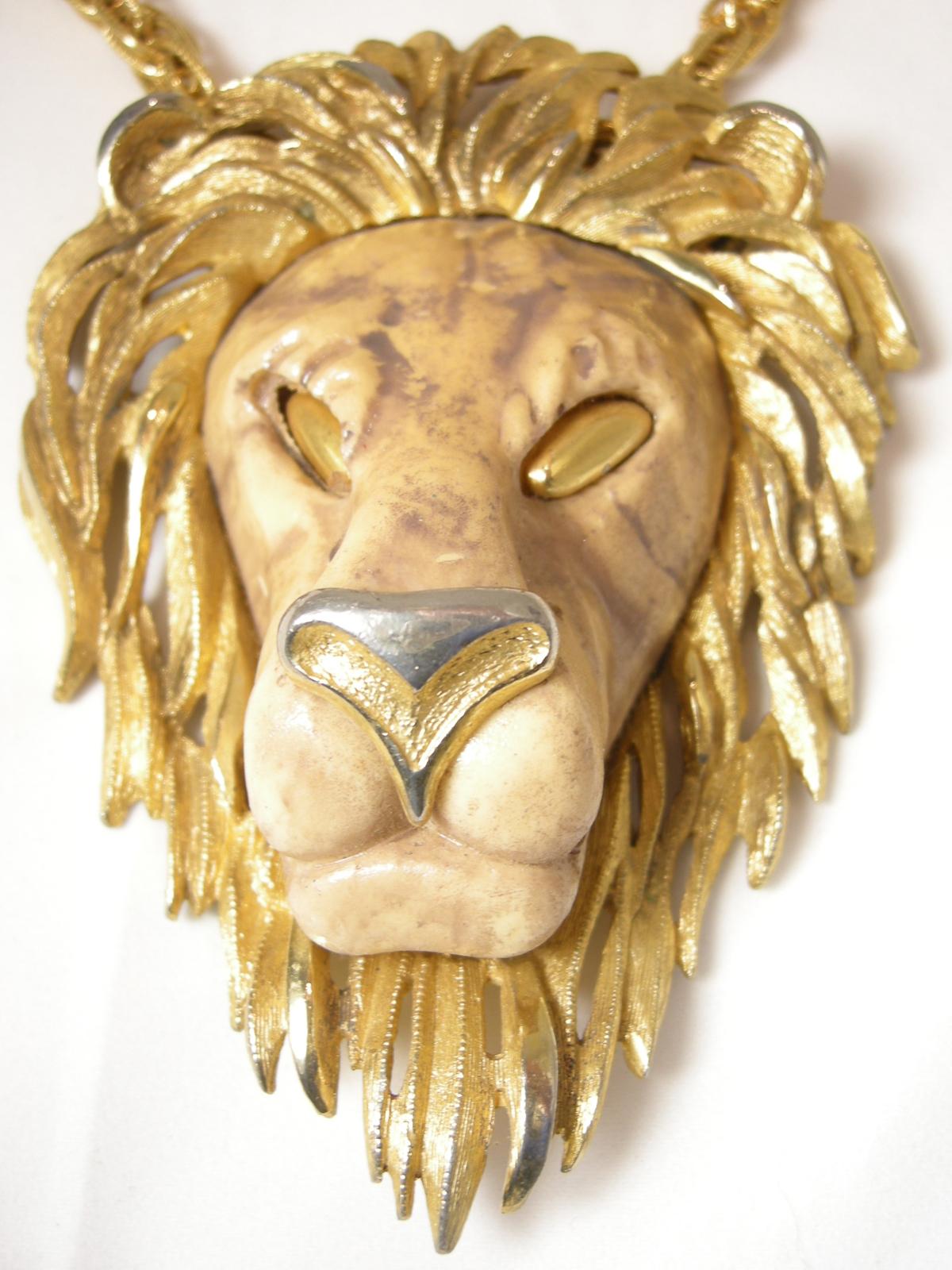 22k gold lion pendant