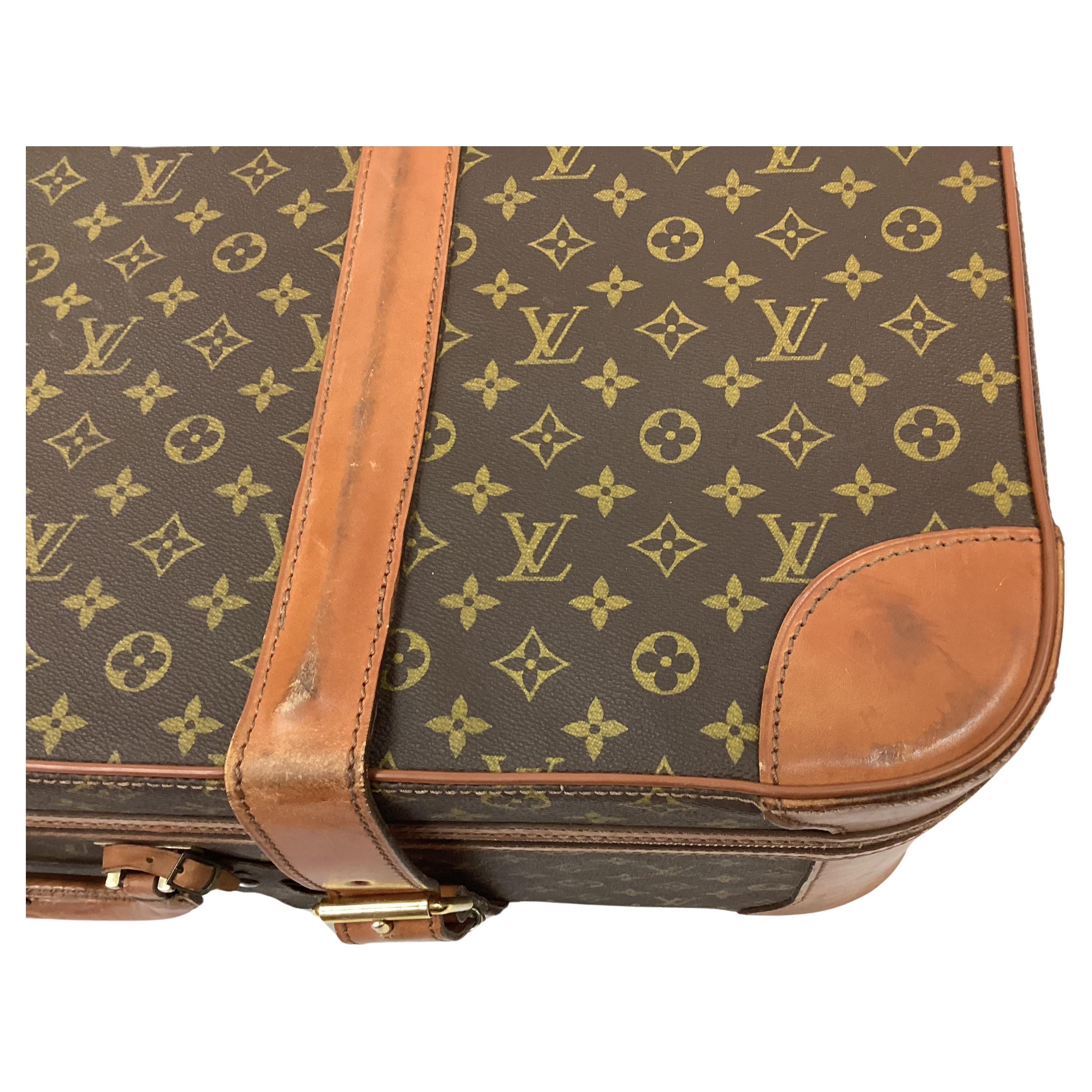 Large Vintage Louis Vuitton Double Strap Leather Suitcase In Good Condition For Sale In Bradenton, FL