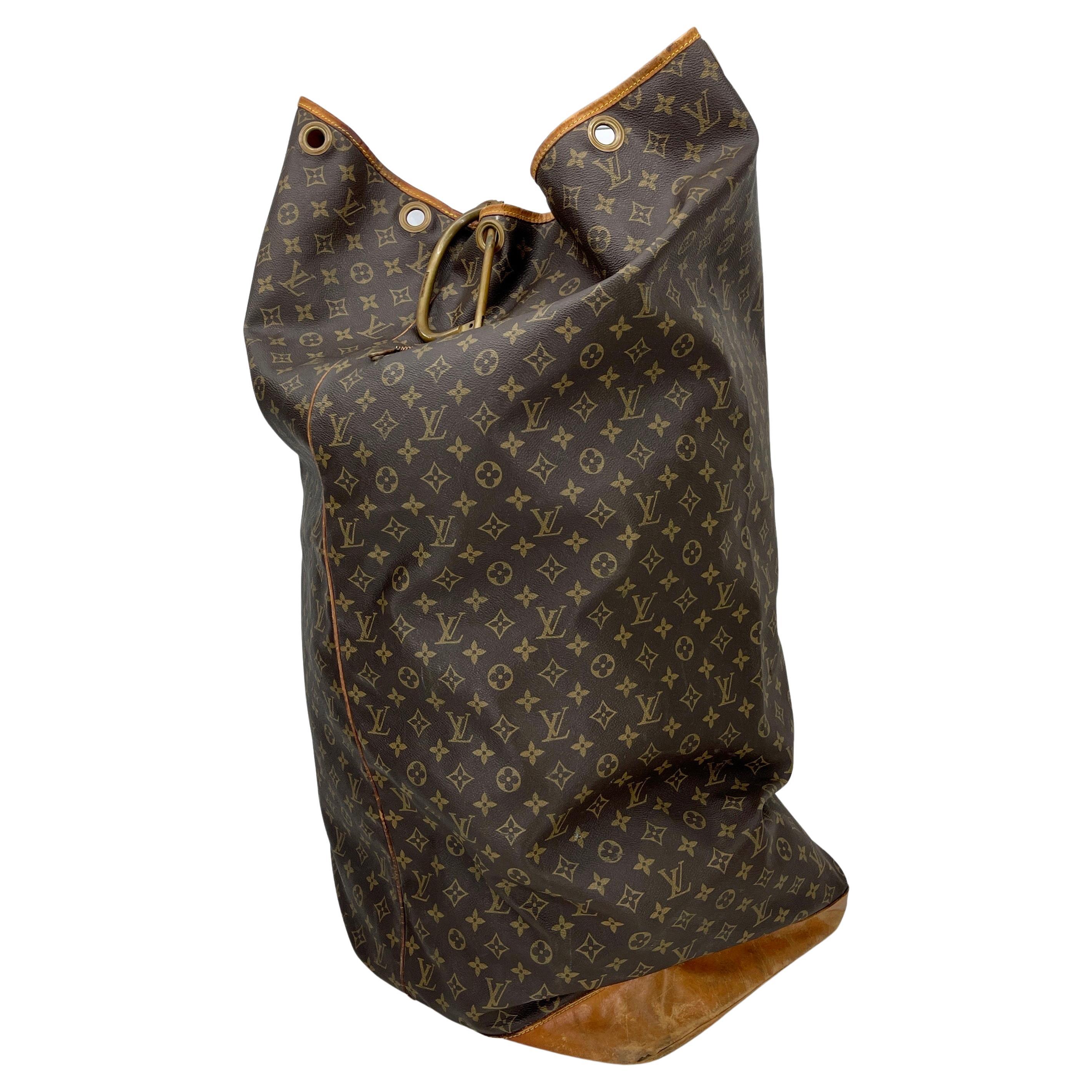 20ième siècle Grand sac de voyage vintage Louis Vuitton Marin en cuir de vachette 