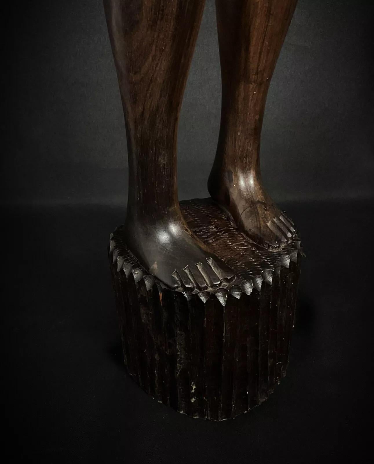 Große handgeschnitzte madagassische Skulptur aus Rosenholz - 1950er Jahre - 2Y408 im Zustand „Gut“ im Angebot in Bordeaux, FR
