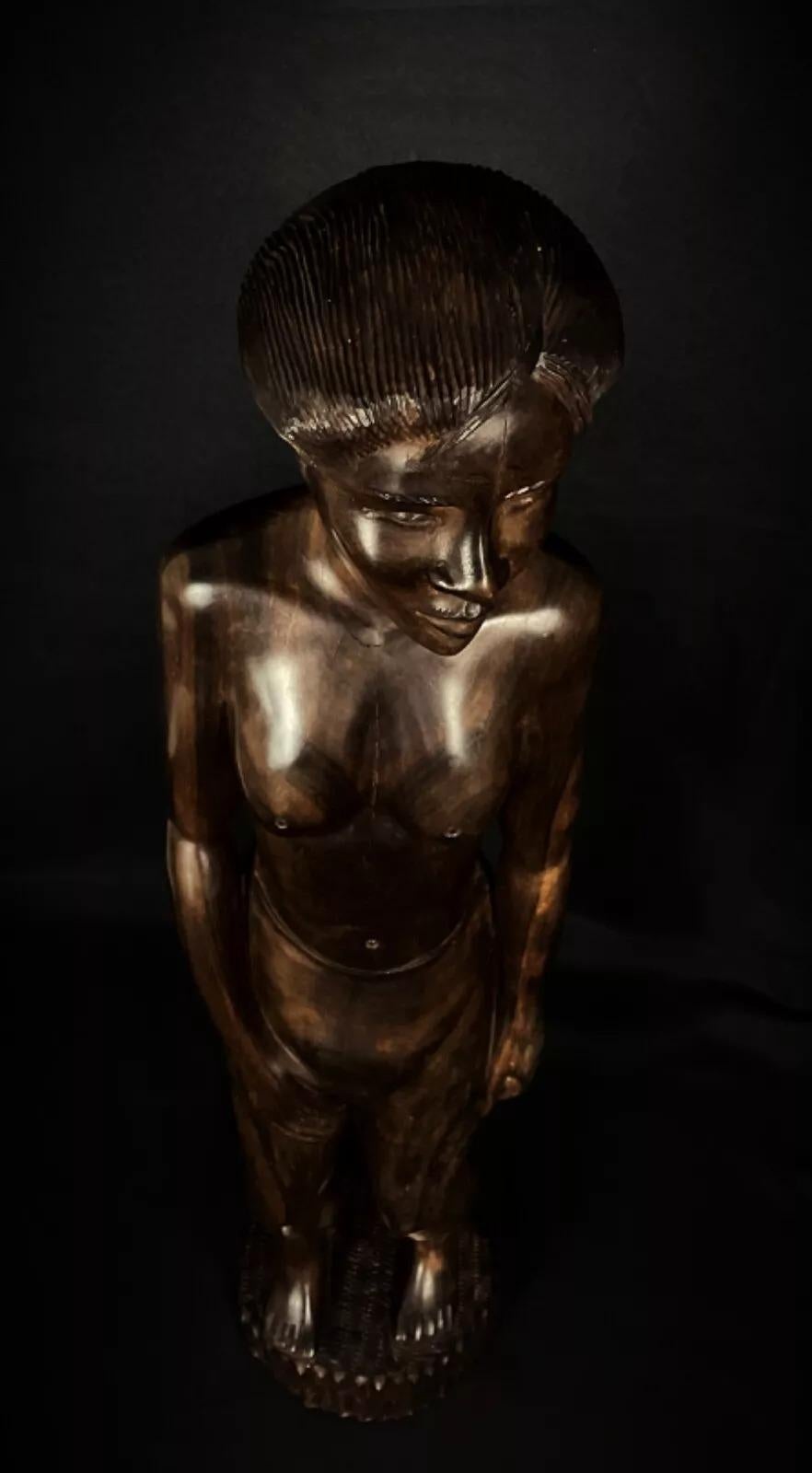 Große handgeschnitzte madagassische Skulptur aus Rosenholz - 1950er Jahre - 2Y409 im Angebot 1
