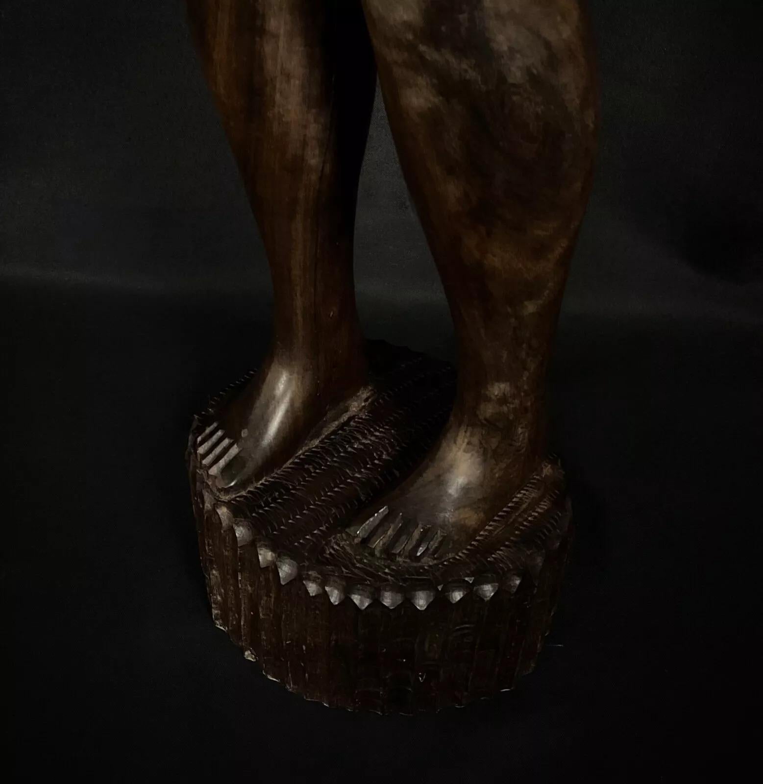 Große handgeschnitzte madagassische Skulptur aus Rosenholz - 1950er Jahre - 2Y409 im Angebot 3