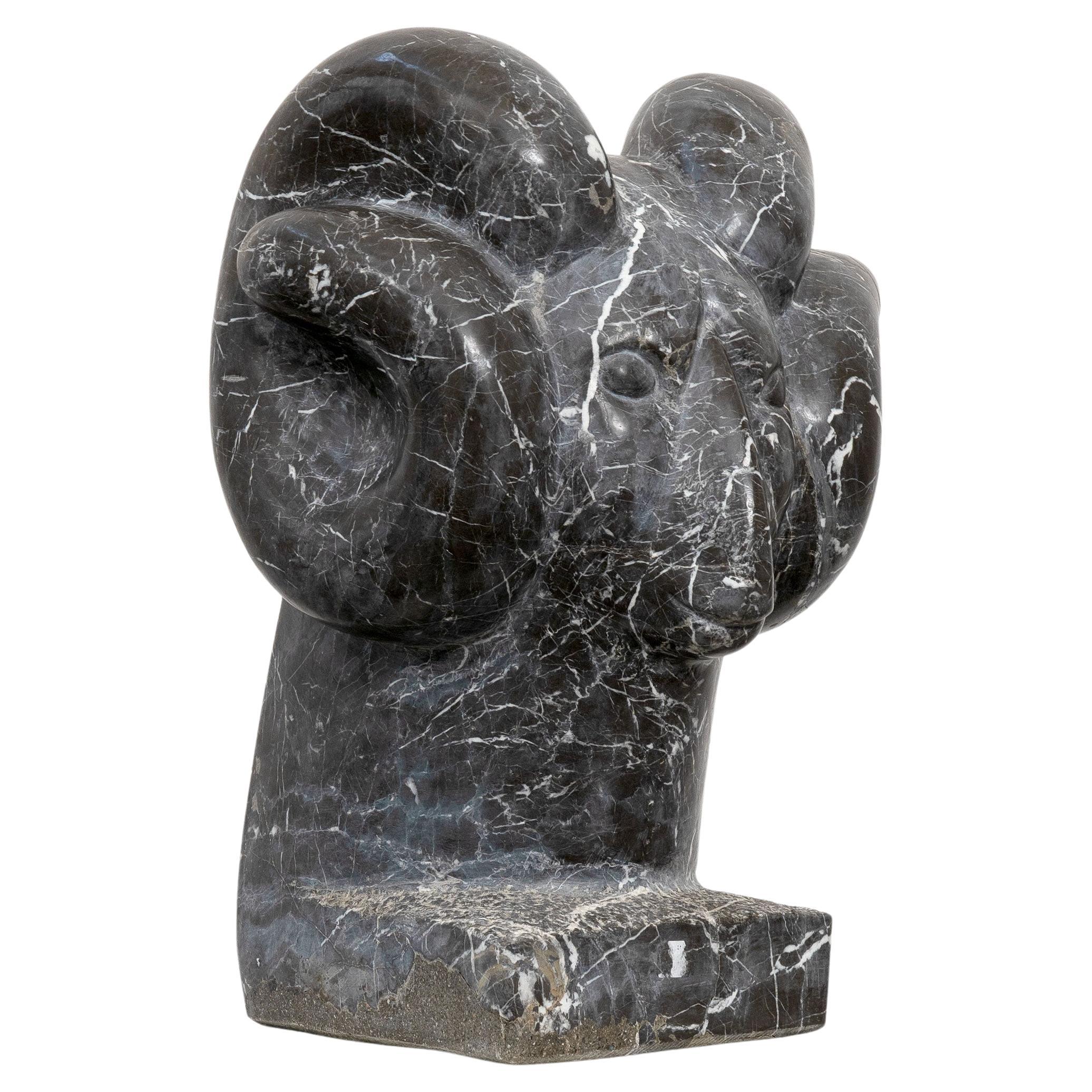 Grande scultura di testa di ariete in marmo vintage