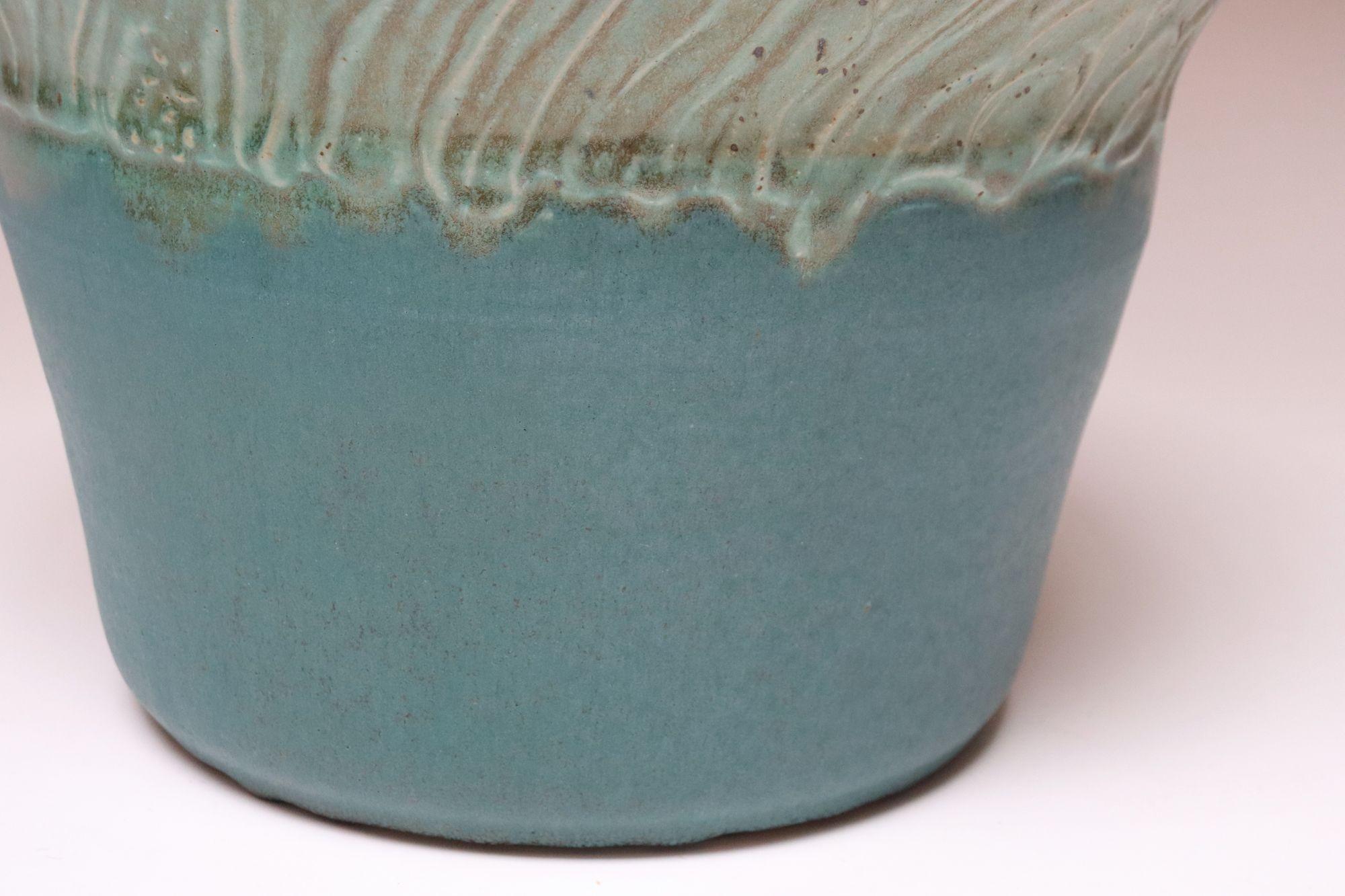 Grand vase vintage en céramique émaillée matte sarcelle et vert par Deanna Nichols en vente 9