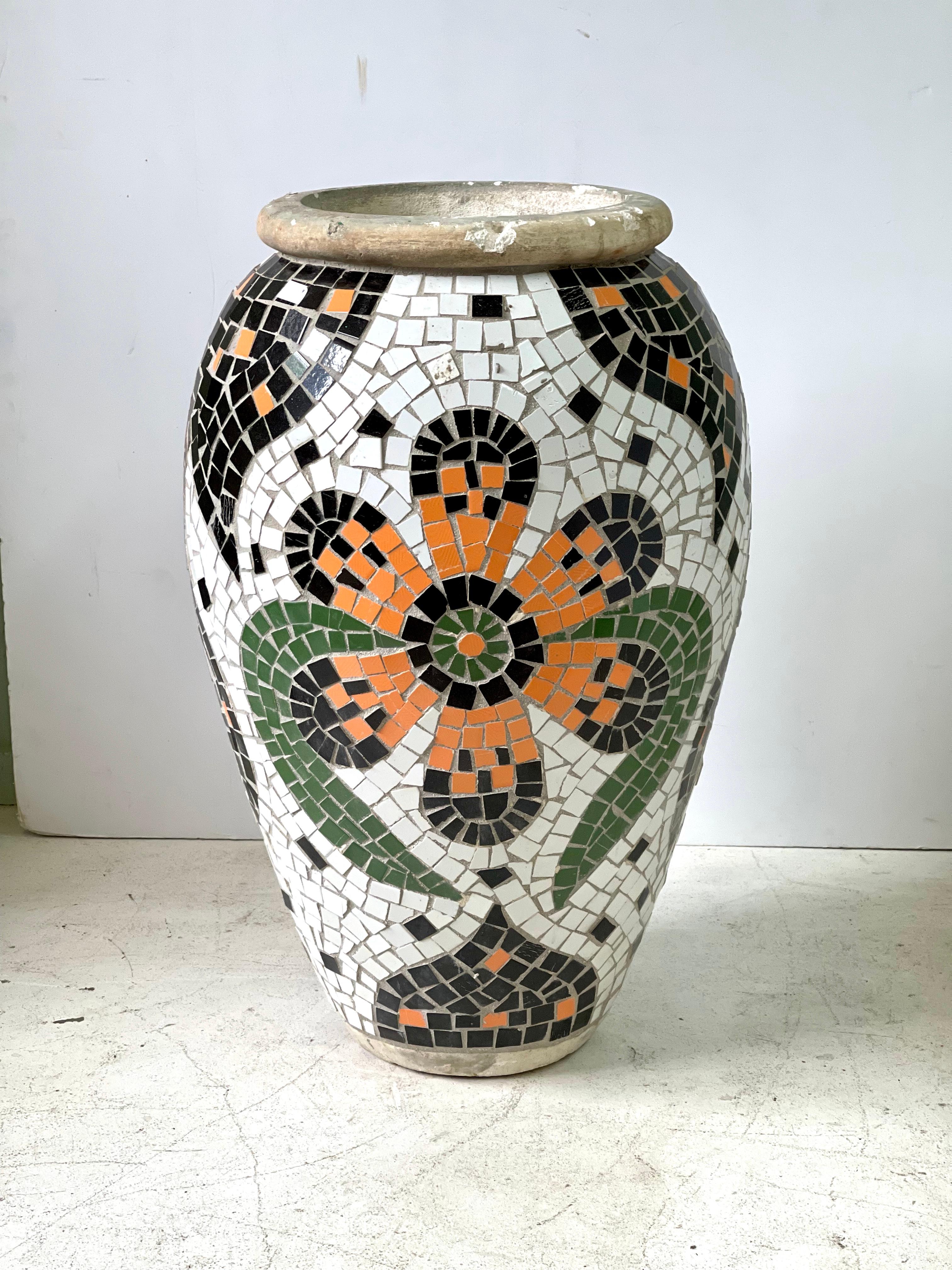 Großer mediterraner Mosaik-Pflanztopf im Vintage-Stil im Zustand „Gut“ im Angebot in Atlanta, GA