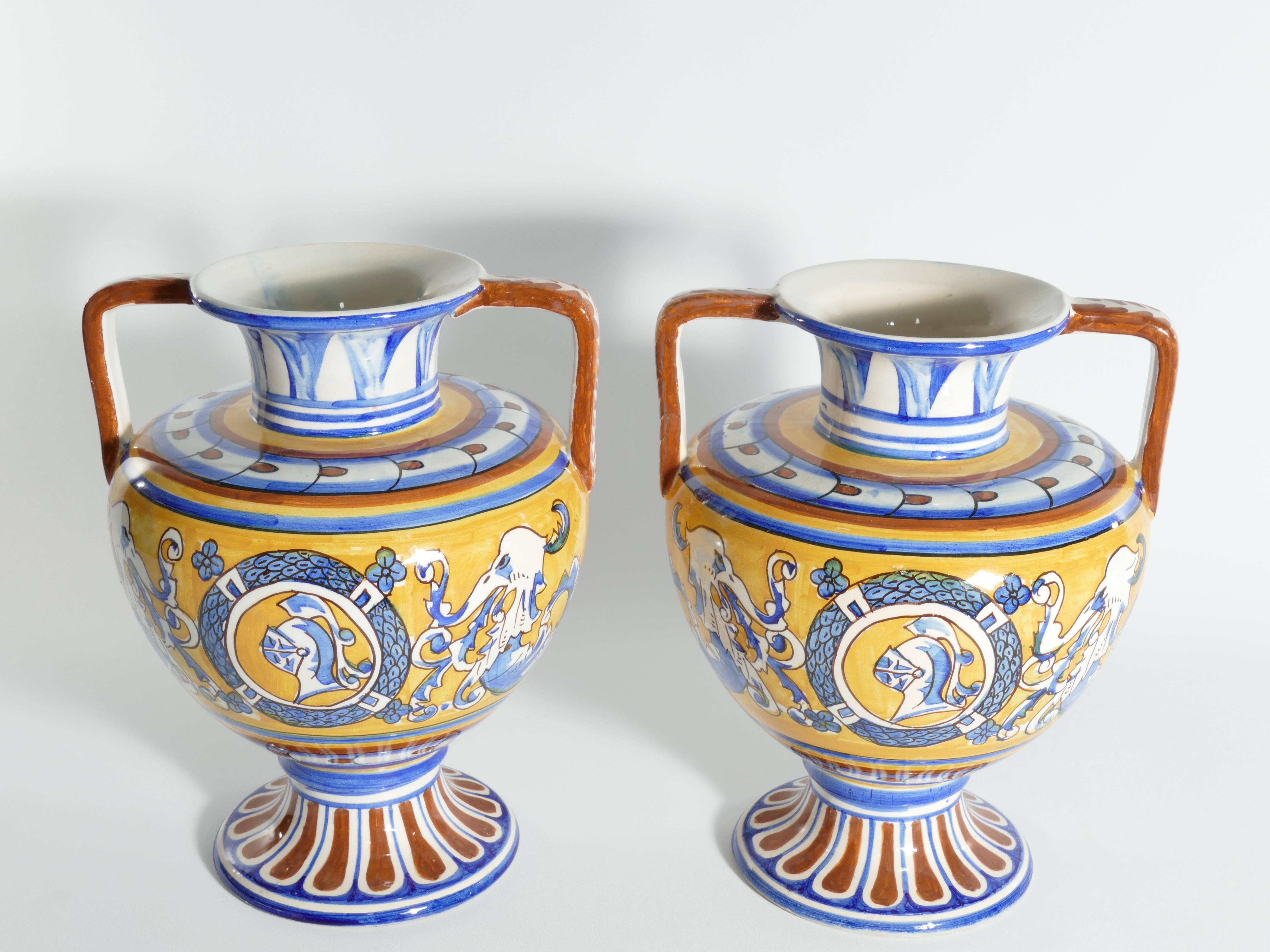 Grands vases méditerranéens en céramique polychrome peints à la main, lot de 2 en vente 2