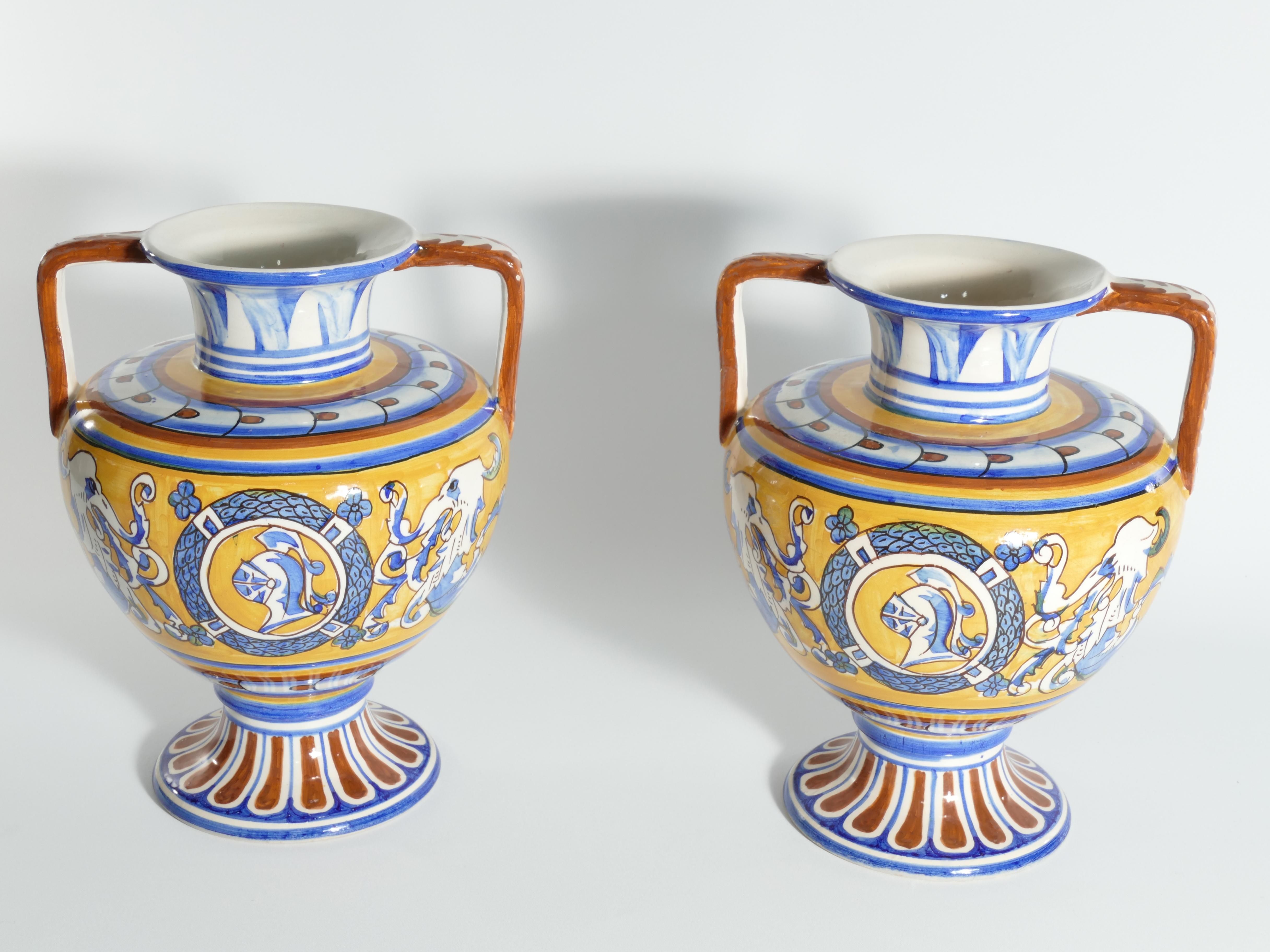 Grands vases méditerranéens en céramique polychrome peints à la main, lot de 2 en vente 3