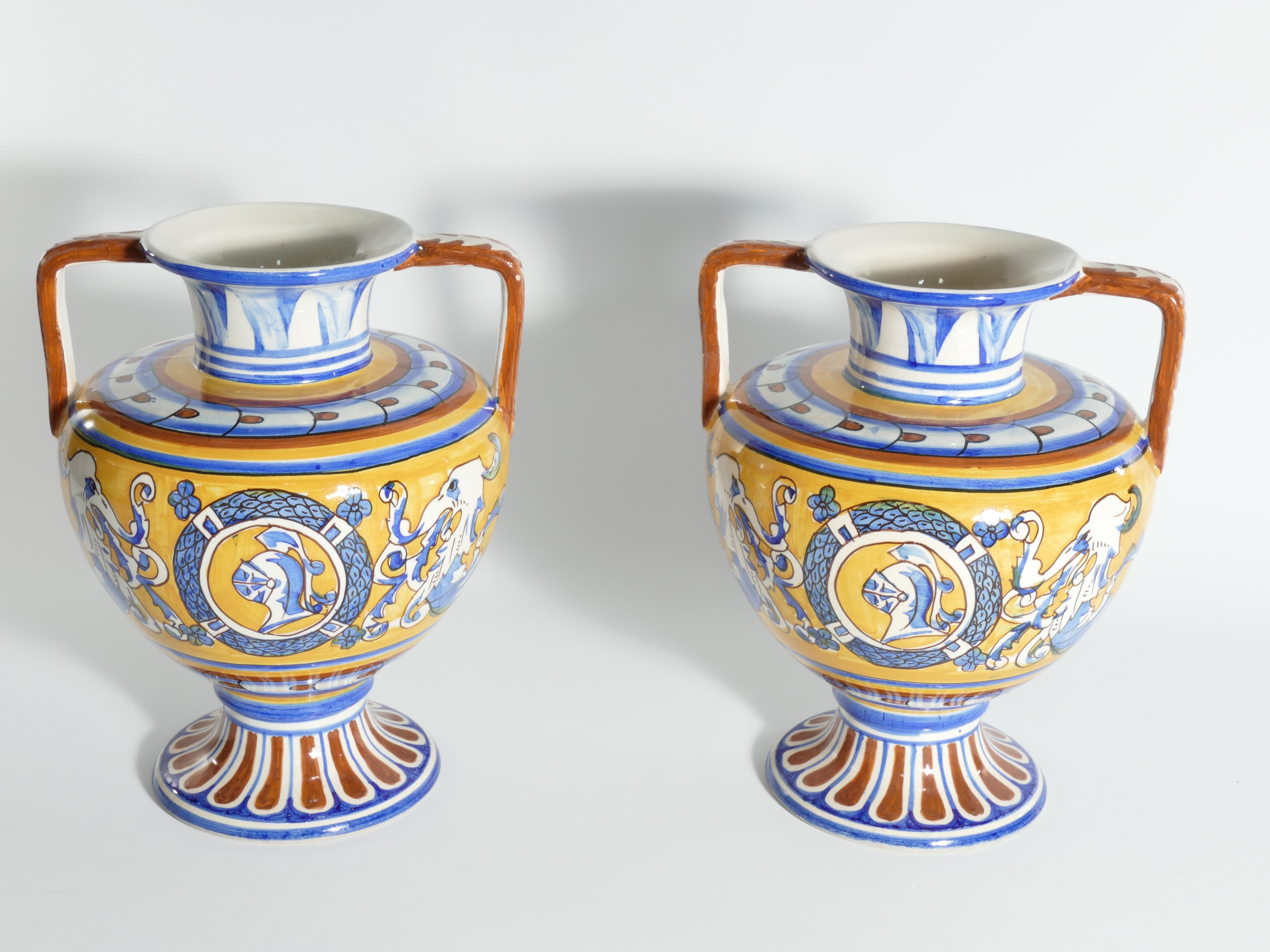Grands vases méditerranéens en céramique polychrome peints à la main, lot de 2 en vente 4