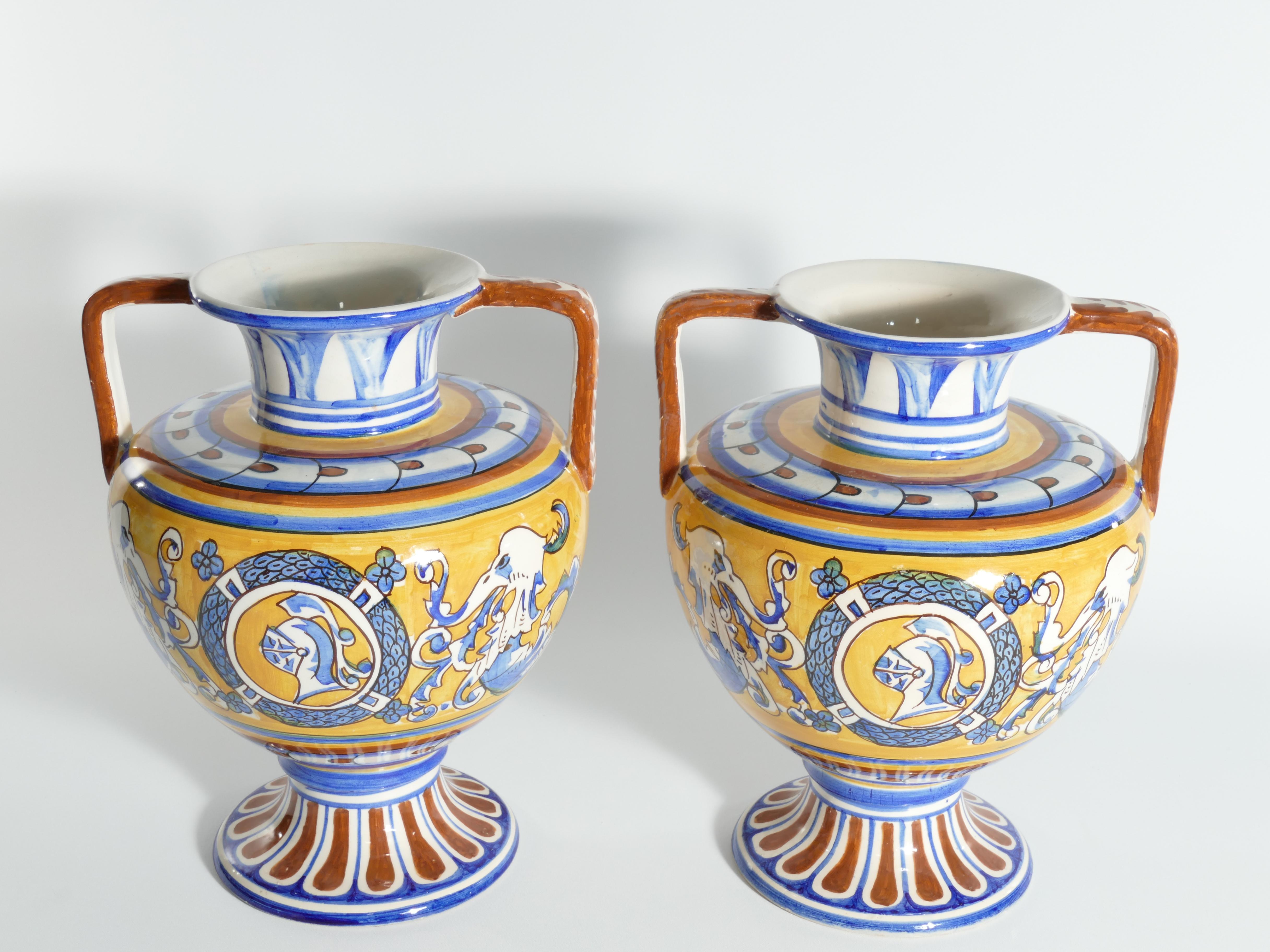 Grands vases méditerranéens en céramique polychrome peints à la main, lot de 2 en vente 1