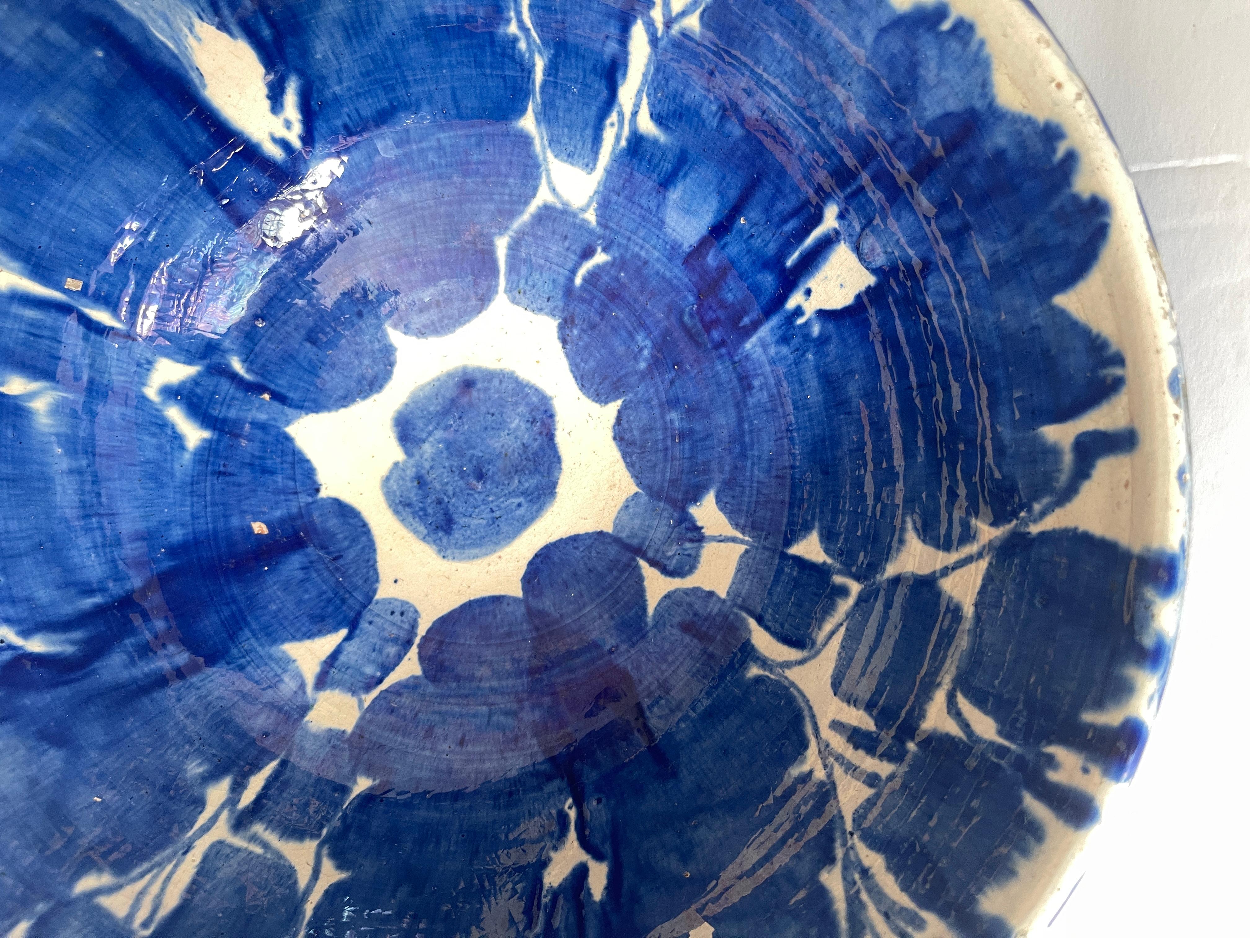 20ième siècle Grand bol mexicain vintage en poterie Talavera bleu et ivoire en vente