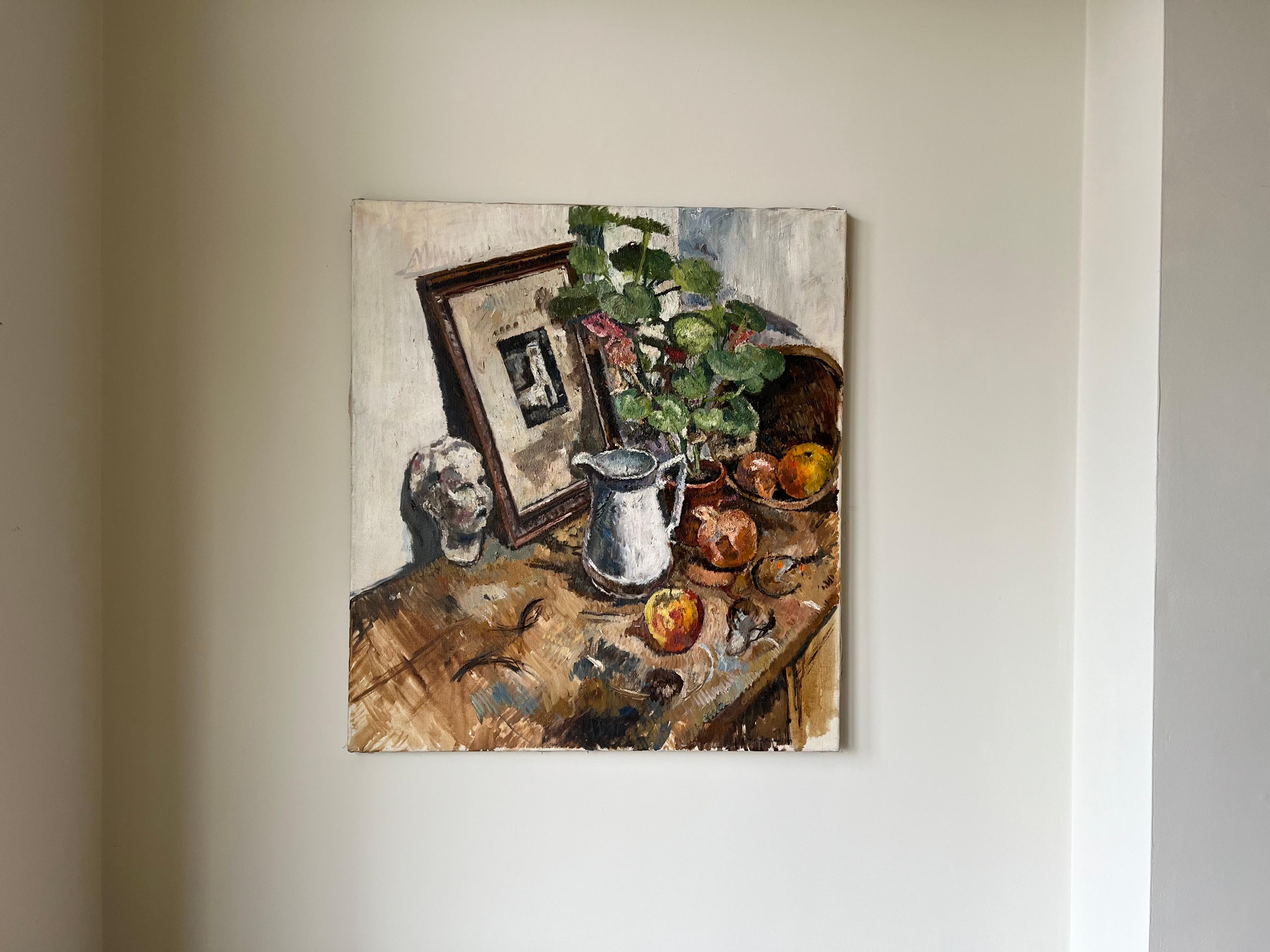 Una grande natura morta dipinta a olio su tela risalente alla metà del XX secolo.

Pennellate spesse e visibili in uno stile pittorico

Firmato dall'artista nell'angolo in basso a destra

Condizioni eccellenti, nessun danno.

Dimensioni (cm): 76h x