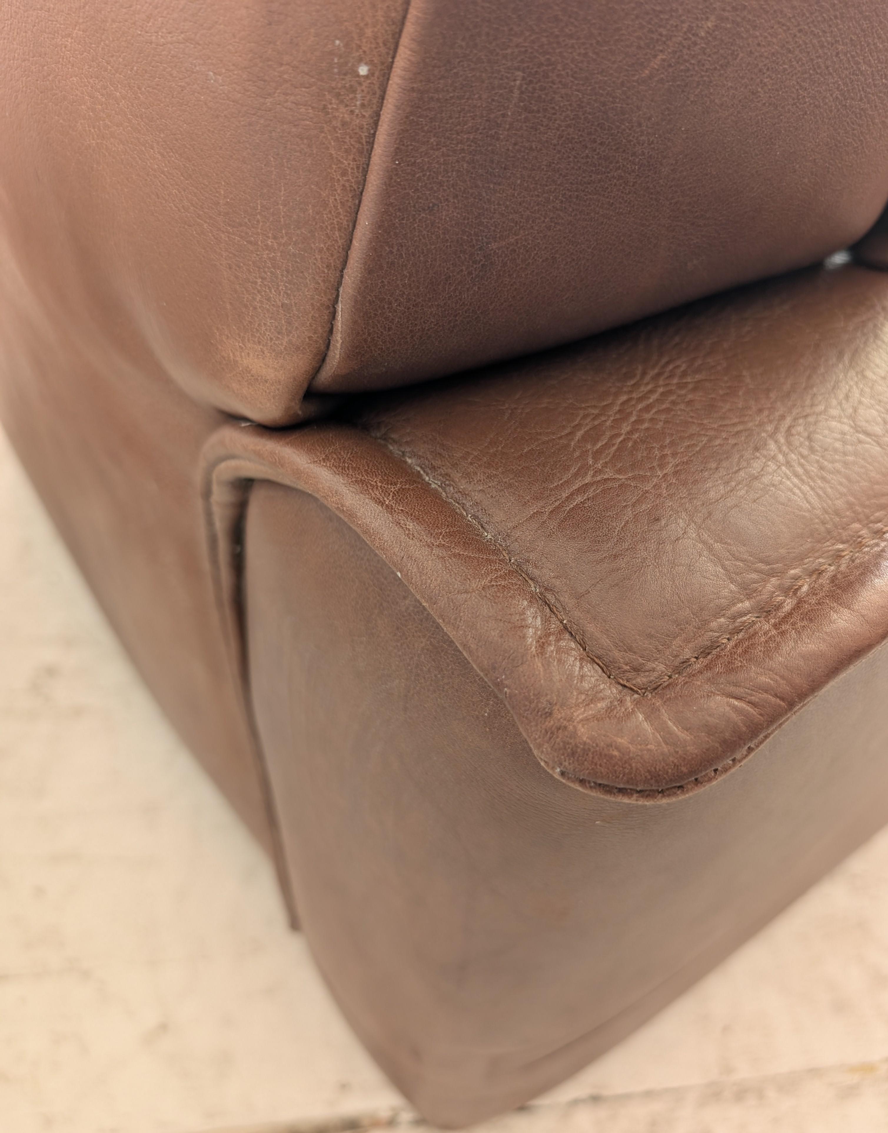Grand fauteuil vintage en cuir de buffle du milieu du siècle par Leolux, Hollande, années 1970 en vente 9