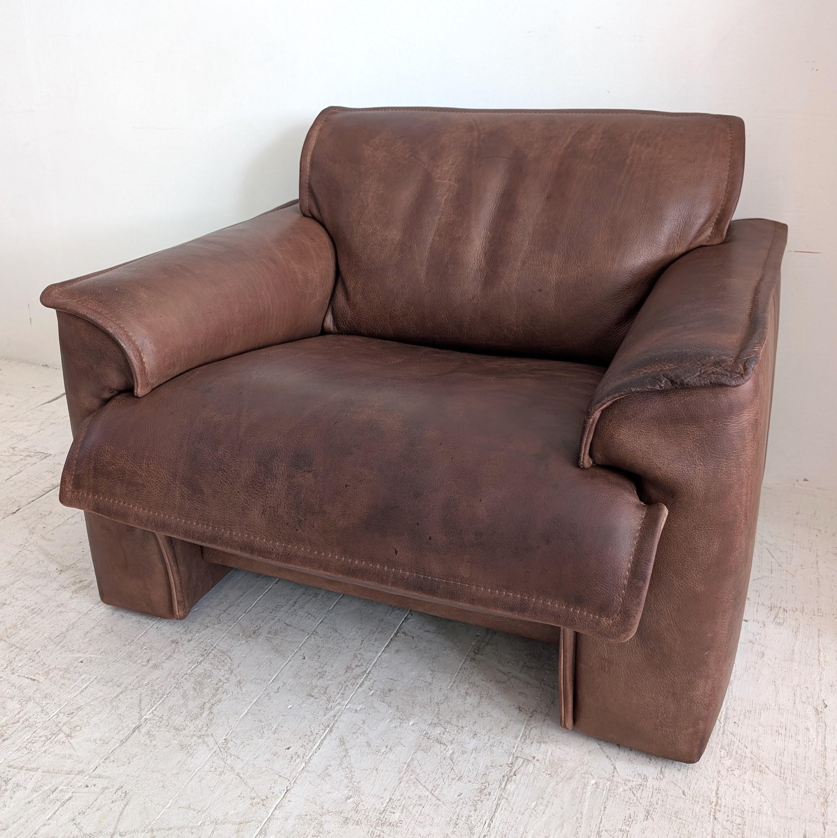 Grand fauteuil vintage en cuir de buffle du milieu du siècle par Leolux, Hollande, années 1970 Bon état - En vente à Hastings, GB