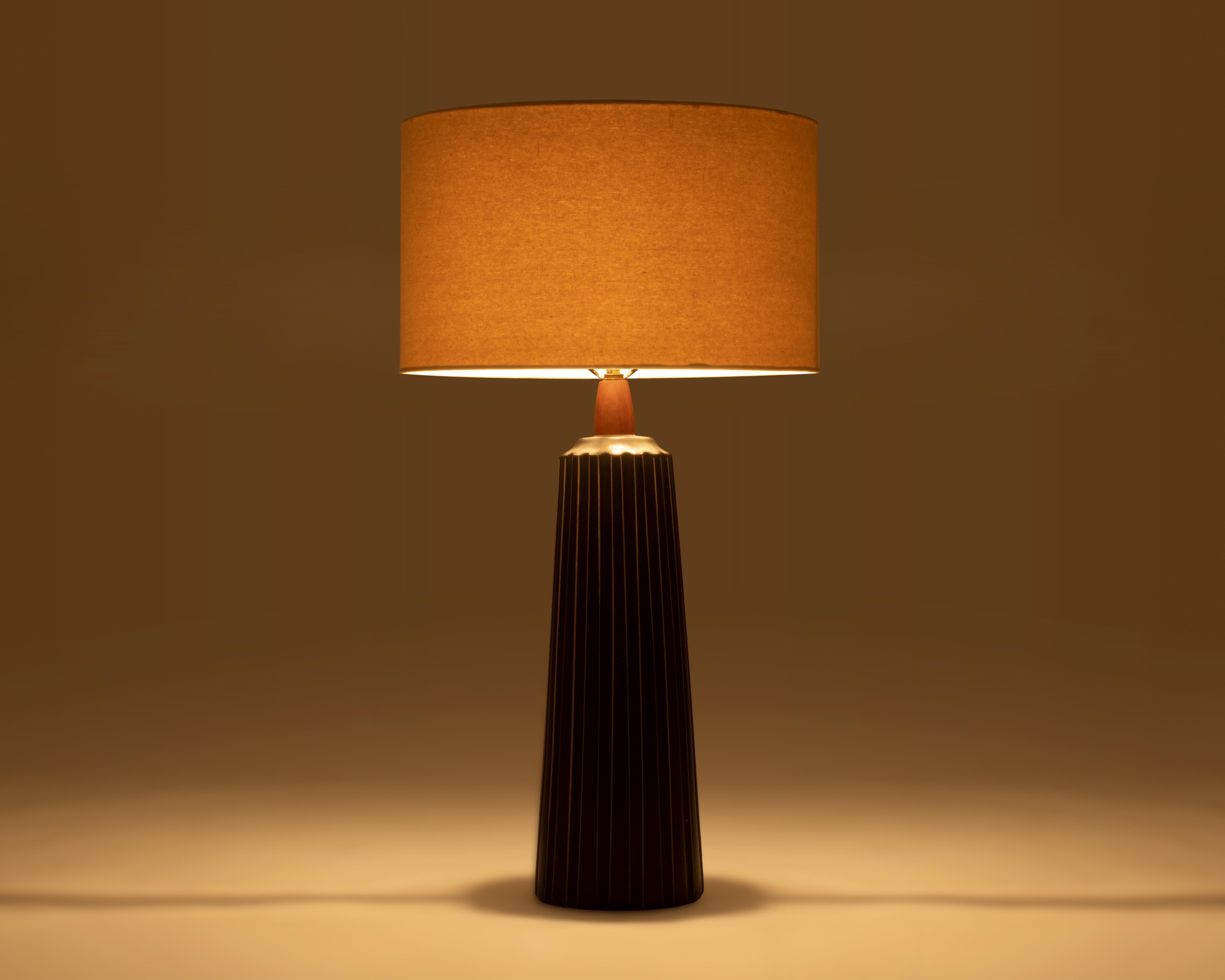 Mid-Century Modern Large Vintage Mid Century Ceramic Martz Table Lamp For Sale