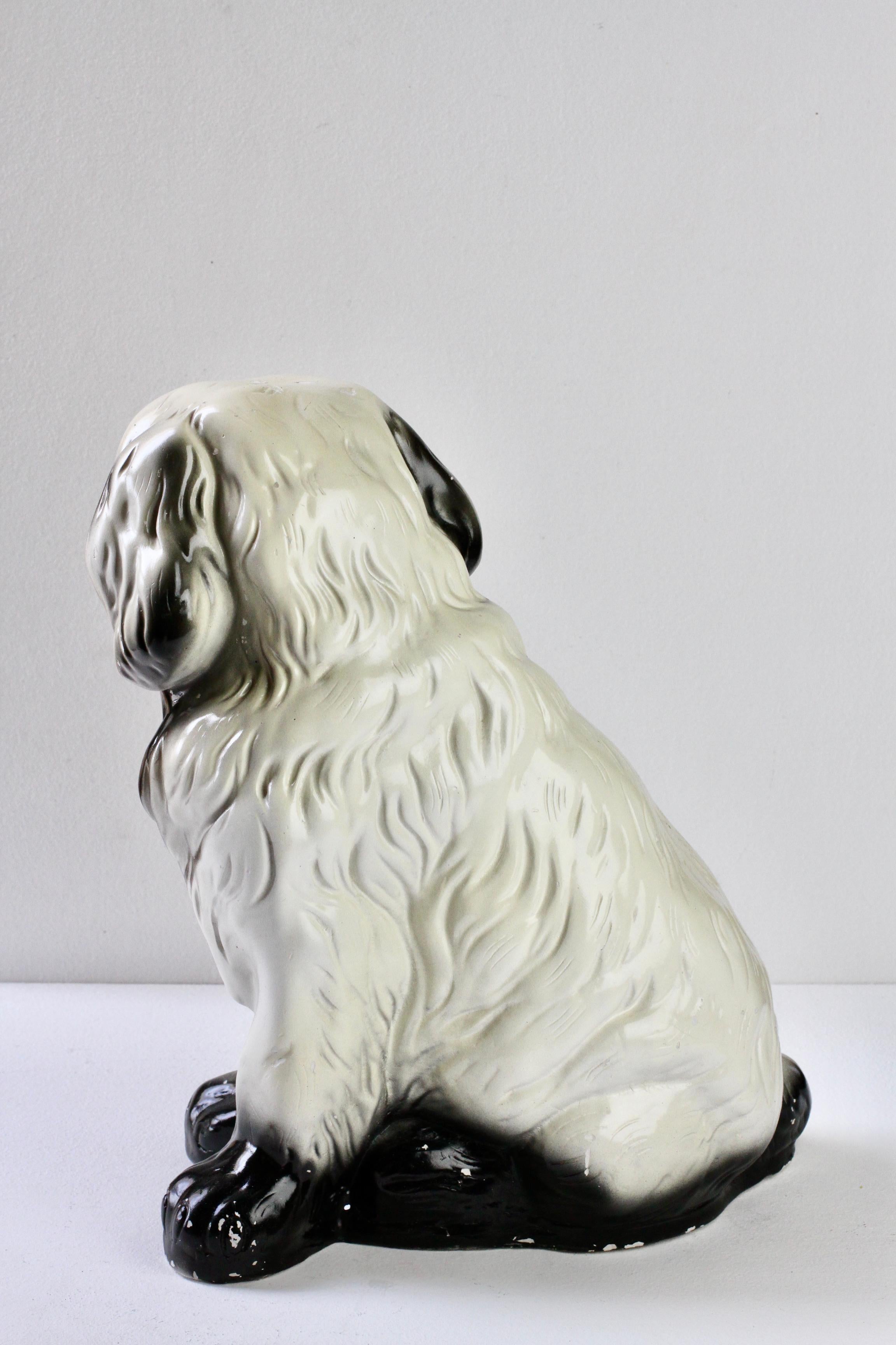 XX secolo Grande scultura di cane San Bernardo in ceramica smaltata della metà del secolo scorso, circa 1960 in vendita
