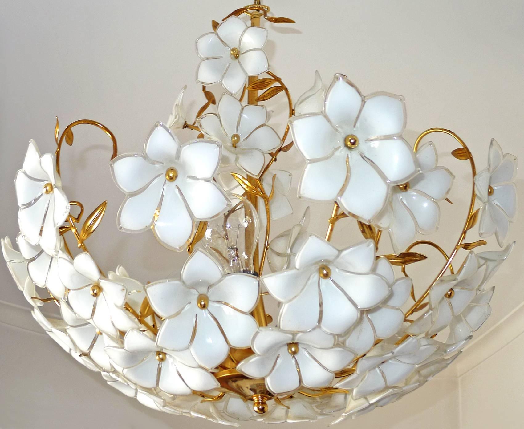 Large 1970s vintage midcentury Italian Murano flower bouquet after Venini art-glass with 43 handblown white and clear glass flowers and gold-plated brass. A few missing leaves,
Measures:
Diameter 24 in/ 60 cm
Height 28 in/ 70 cm
Weight: 17 lb/8