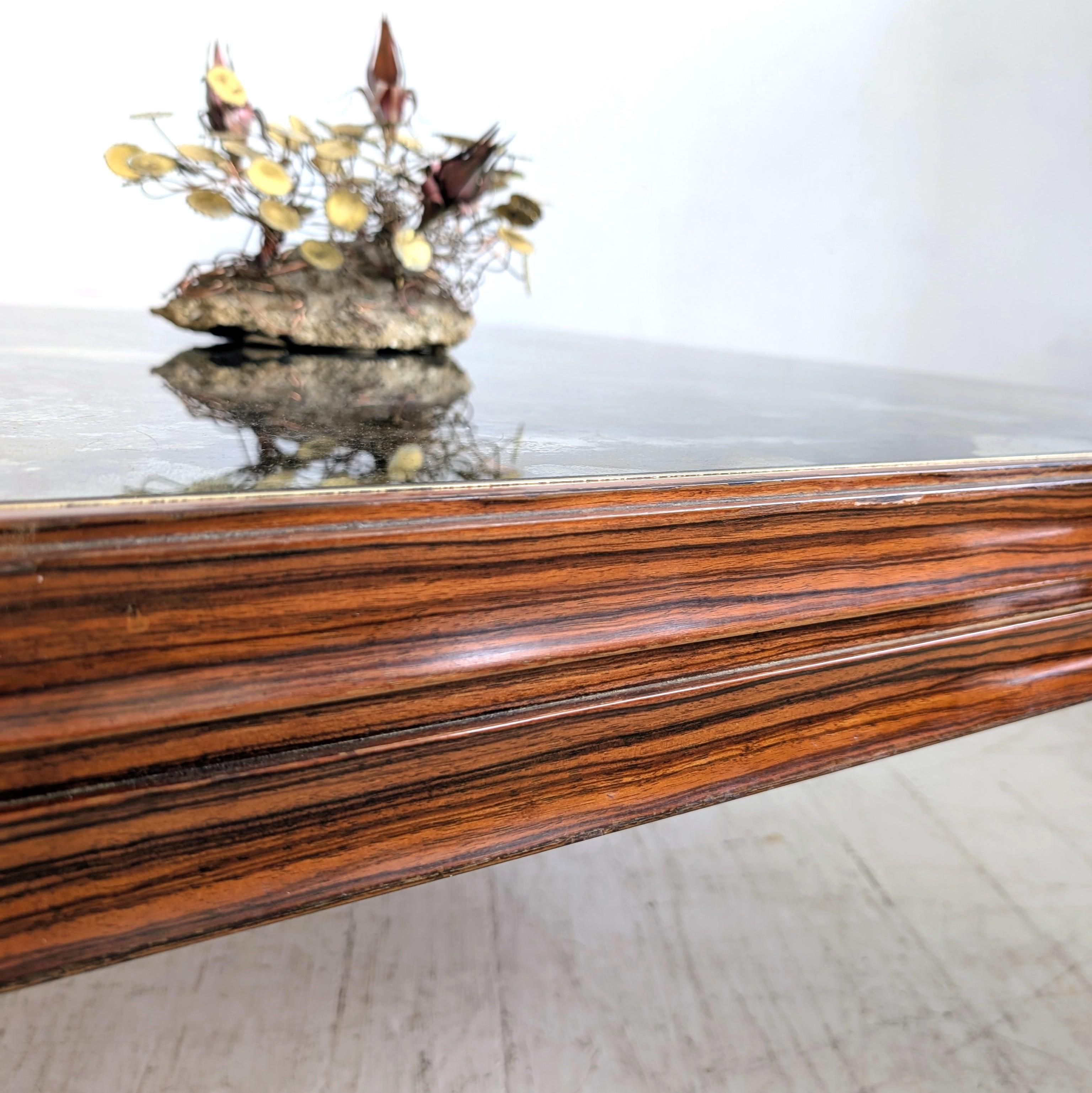 Grande table basse vintage en Macassar du milieu du siècle, plateau en verre églomisé, Italie, années 1970 en vente 4