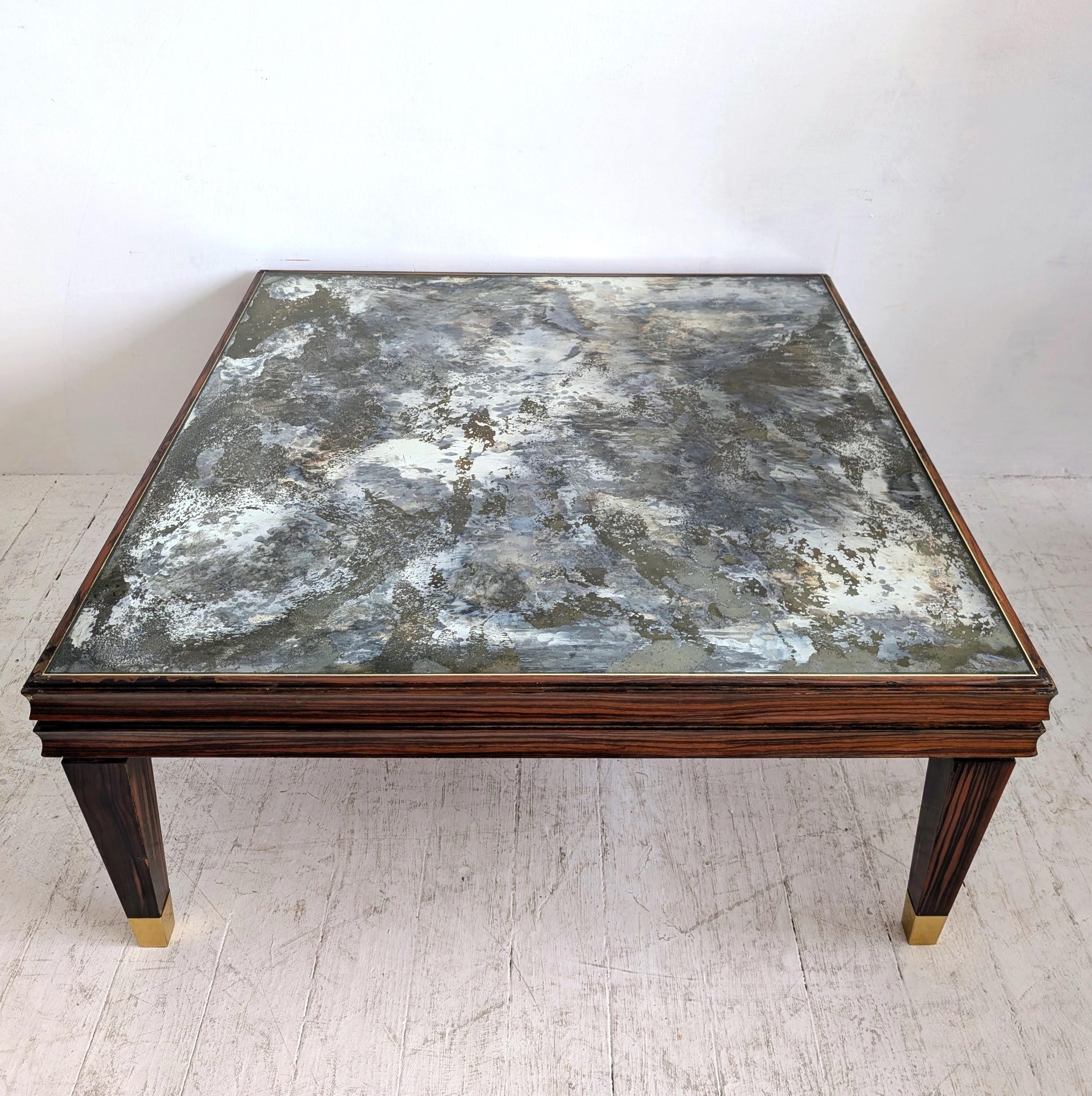 Mid-Century Modern Grande table basse vintage en Macassar du milieu du siècle, plateau en verre églomisé, Italie, années 1970 en vente
