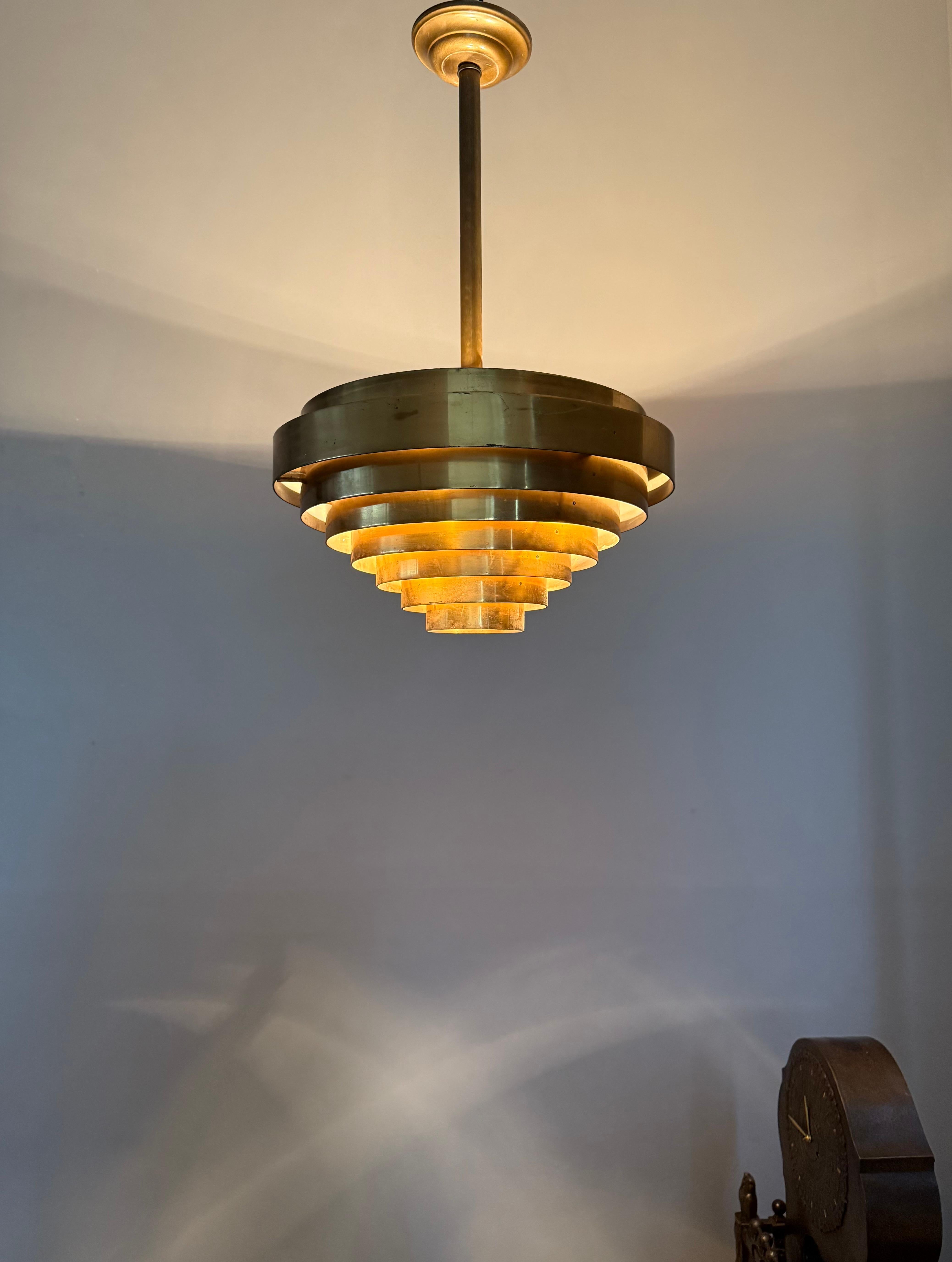 Große Vintage-Pendelleuchte aus Messing, handgefertigt, Mid-Century Modern, rund, 8 Schichten im Angebot 6