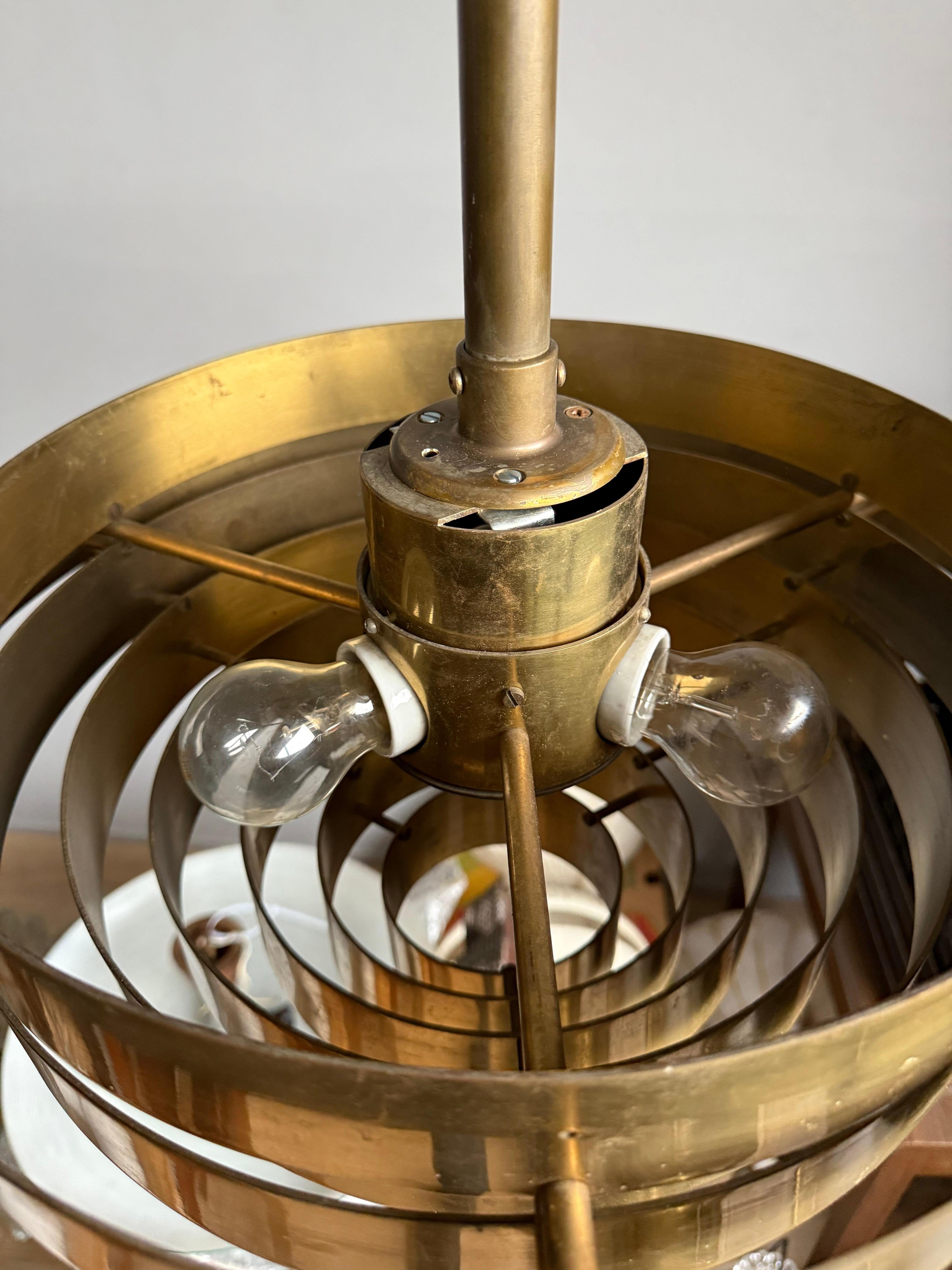 Große Vintage-Pendelleuchte aus Messing, handgefertigt, Mid-Century Modern, rund, 8 Schichten im Angebot 13