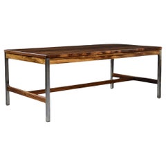 Grande table basse suédoise moderne du milieu du siècle dernier en bois de rose et aluminium
