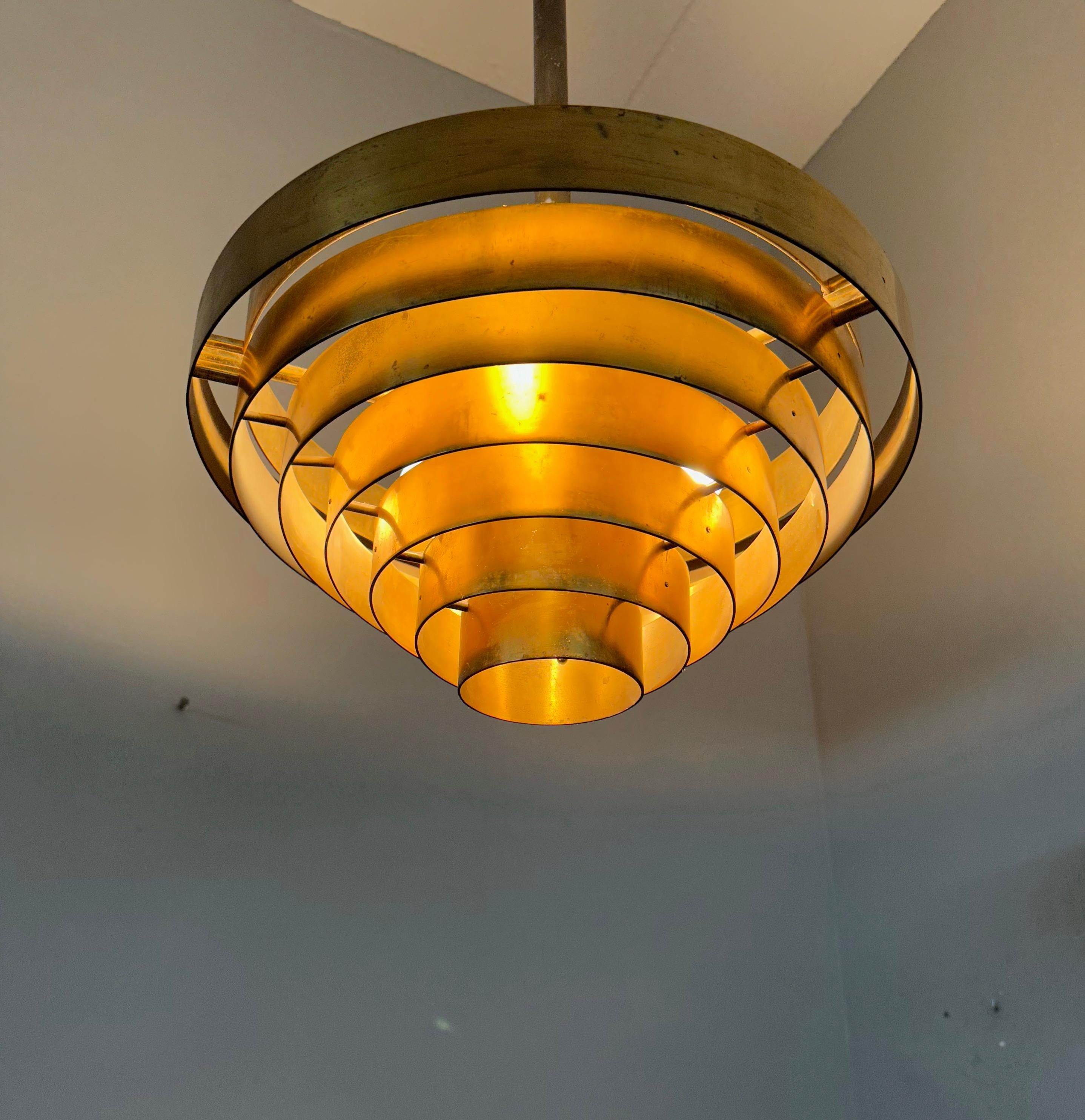 Large Vintage, Mid-Century Modern Handcrafted Brass Round 8 Layers Pendant Light For Sale 2