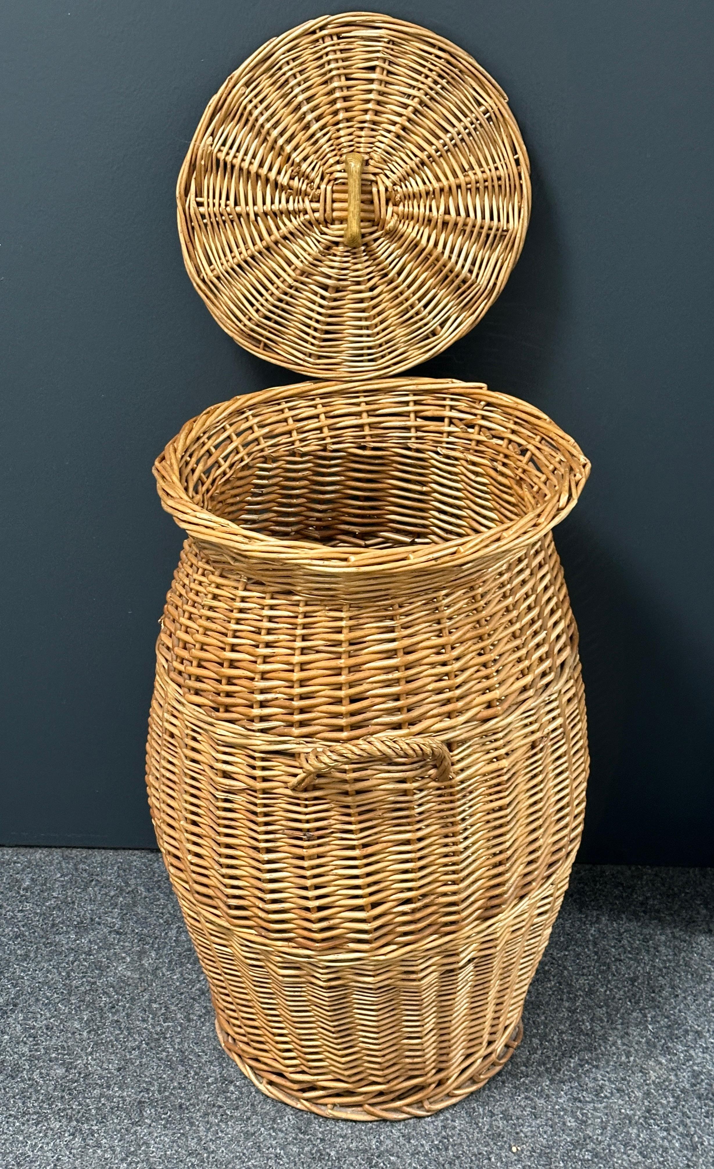 Large Vintage Midcentury Wicker Laundry Basket Hamper, 1970s, German For Sale 5