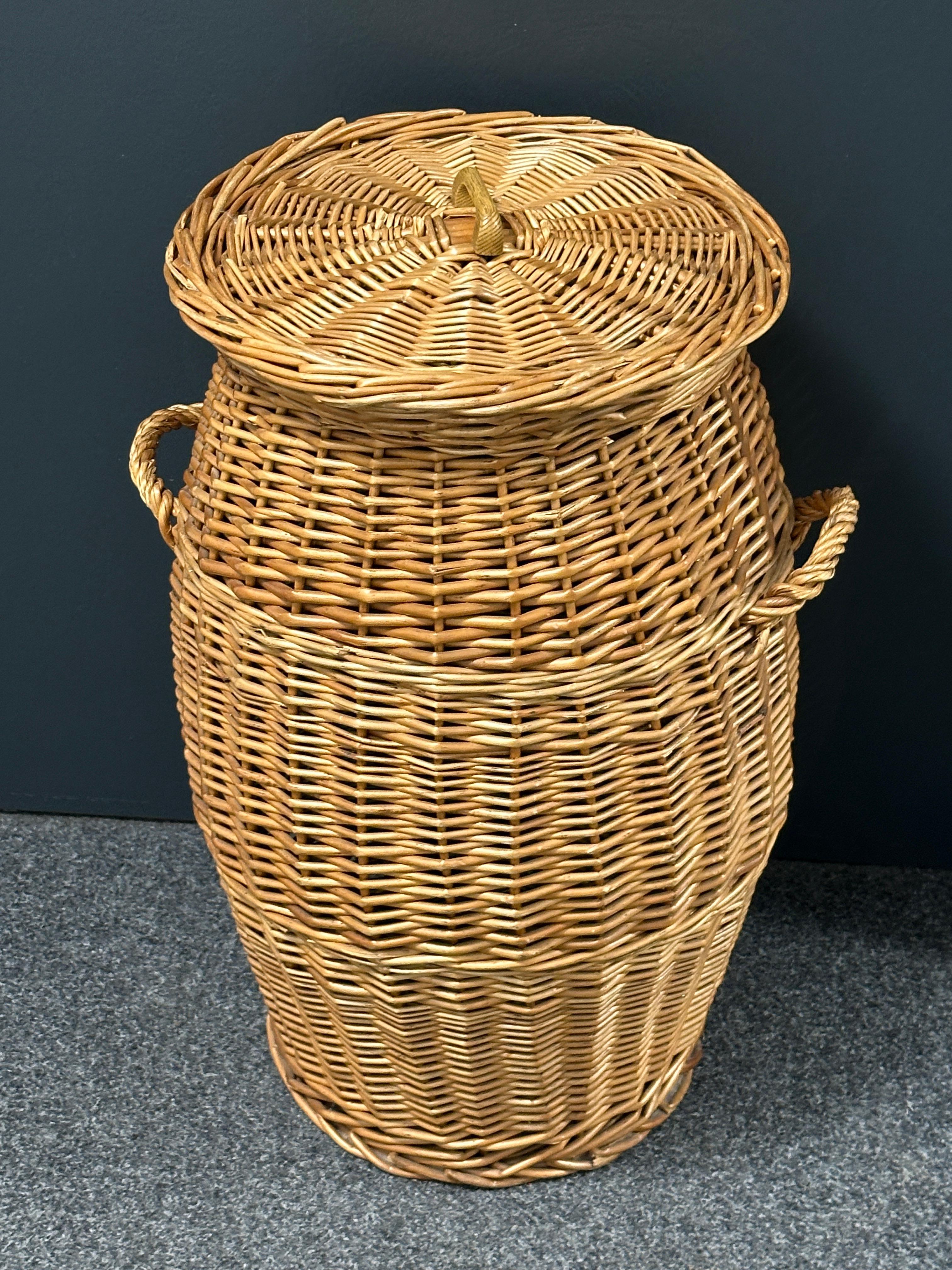Large Vintage Midcentury Wicker Laundry Basket Hamper, 1970s, German For Sale 1