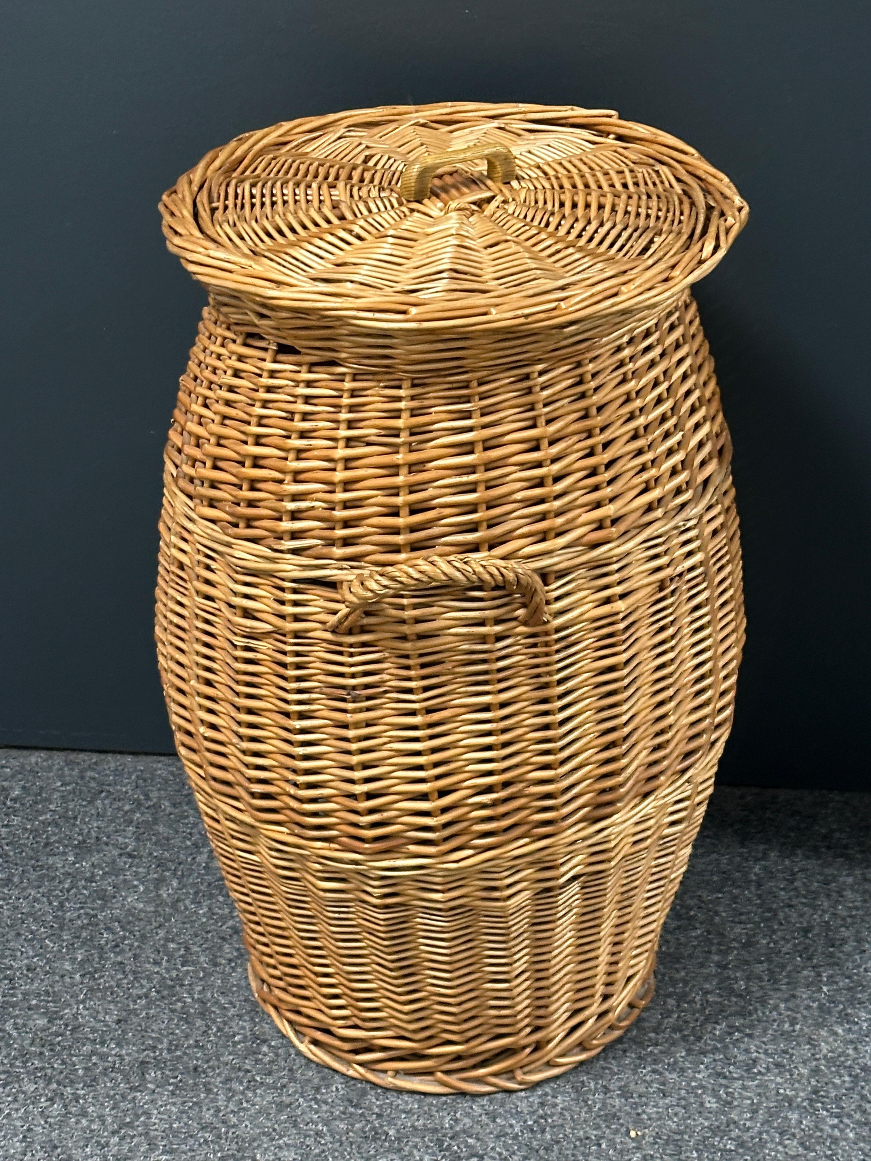 Large Vintage Midcentury Wicker Laundry Basket Hamper, 1970s, German For Sale 3