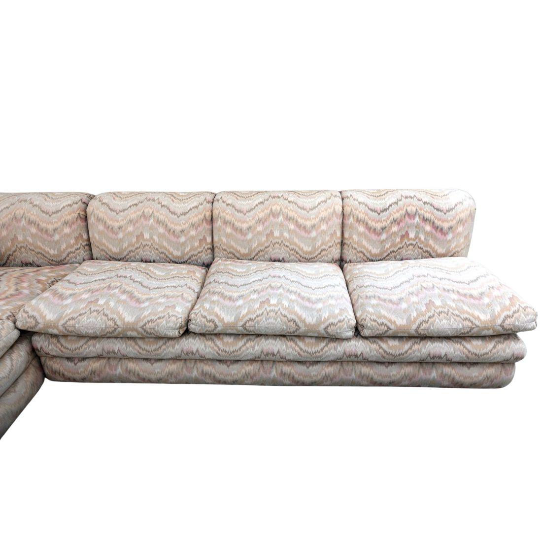 Sofá seccional vintage grande estilo Milo Baughman Posmoderno en venta