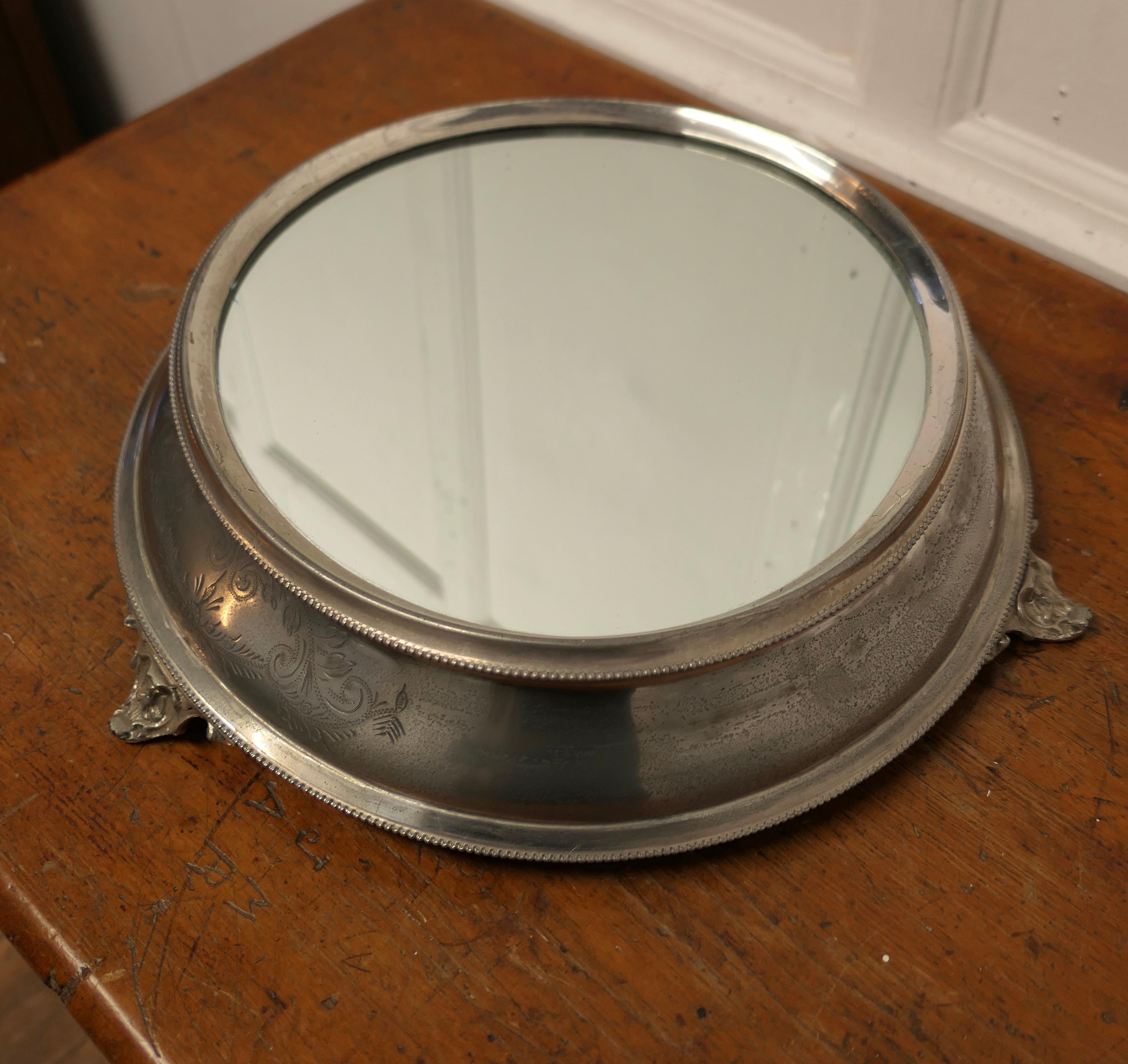 Large Vintage Mirror Top Silver Plate Christmas Cake Stand    In Good Condition In Chillerton, Isle of Wight
