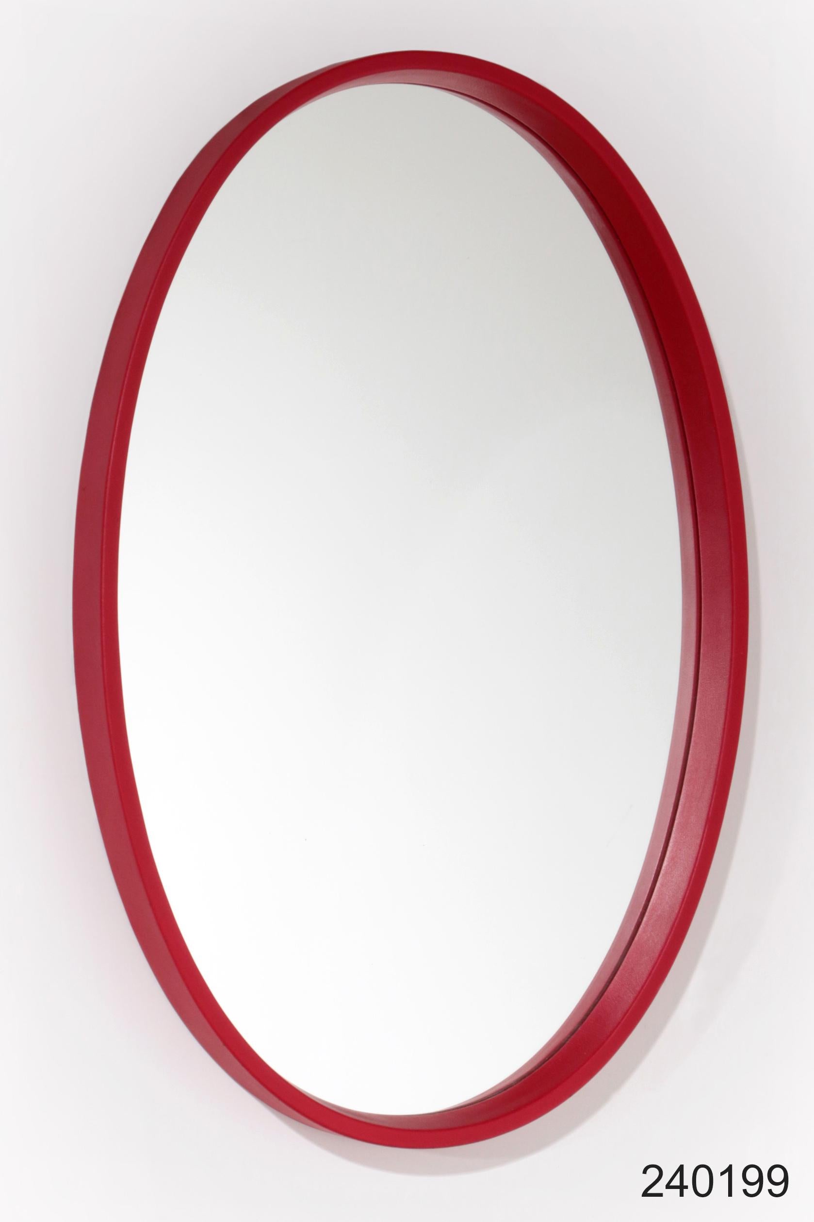 Grand miroir vintage avec cadre en similicuir rouge en vente 3