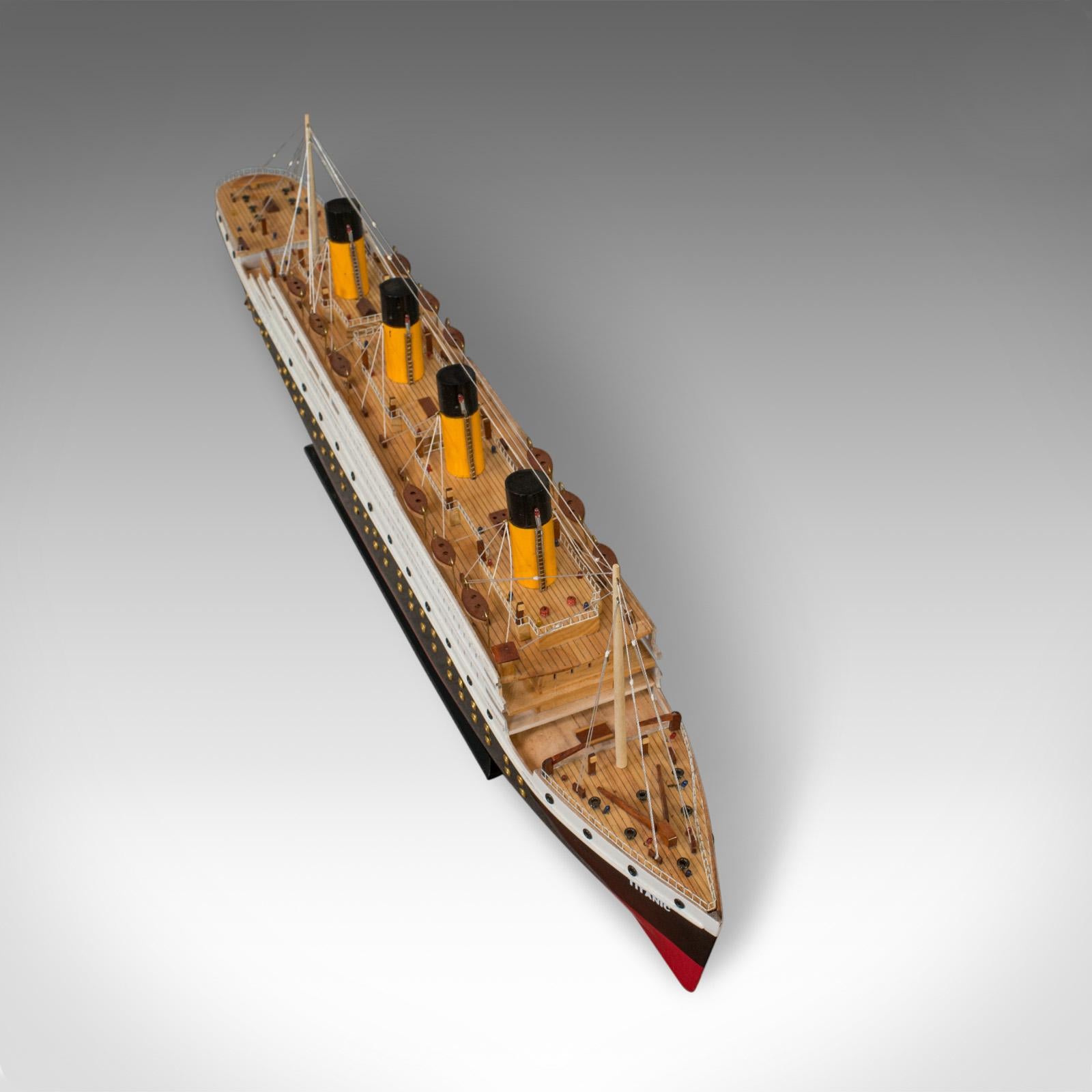 Large Vintage Model Titanic, English, Collectible, Model, Ship, Display, Lights In Good Condition In Hele, Devon, GB
