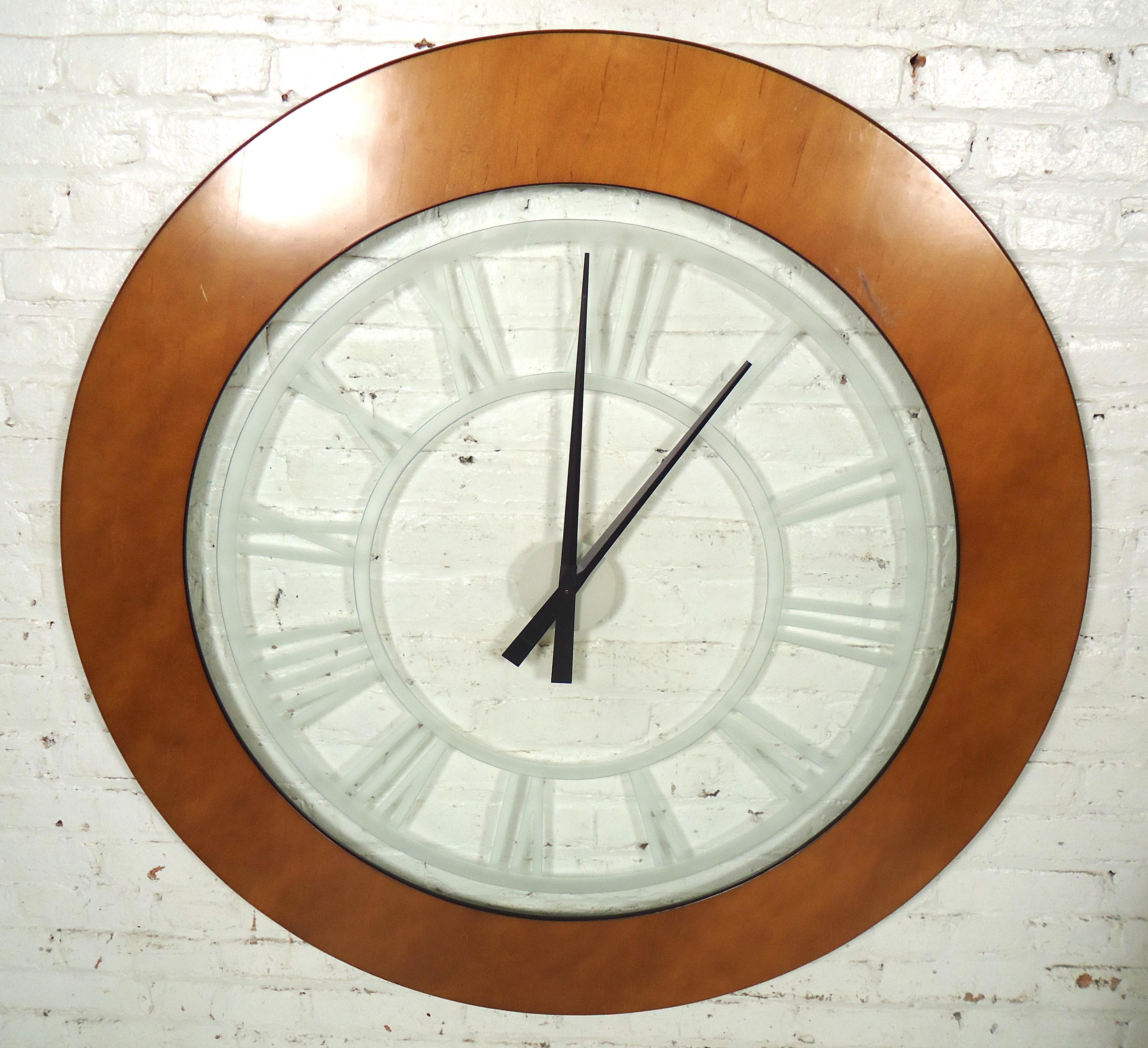 Large Vintage Modern Style Wall Clock In Good Condition For Sale In Brooklyn, NY