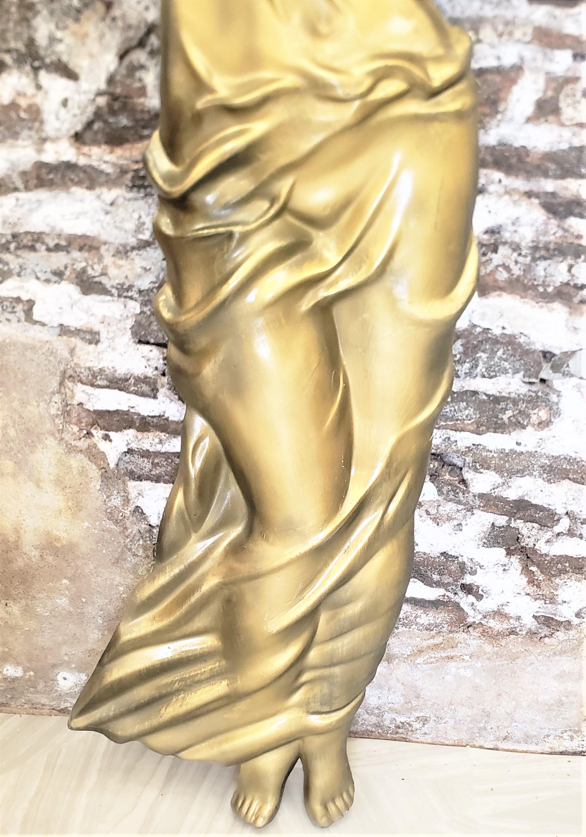 Neoclassico Grande scultura da parete in rilievo femminile in stile neoclassico modellata in stile vintage, di grandi dimensioni in vendita