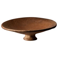 Große marokkanische Terrakotta-Servierplatte im Vintage-Stil aus dem Draa-Tal mit Fuß