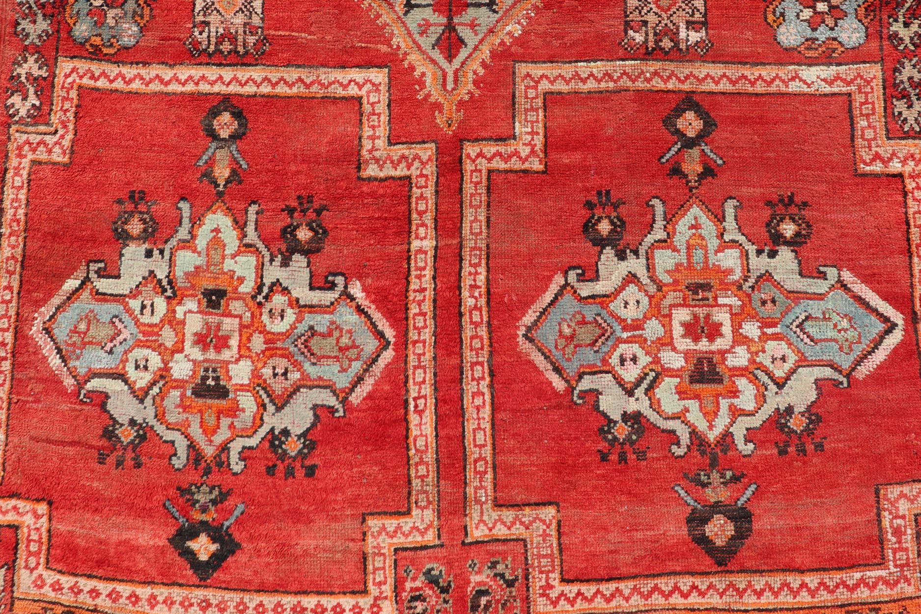 Grande tappeto marocchino d'epoca (a) Gallery con disegno tribale in rosso, arancione  6'4 x 15'8 in vendita 6
