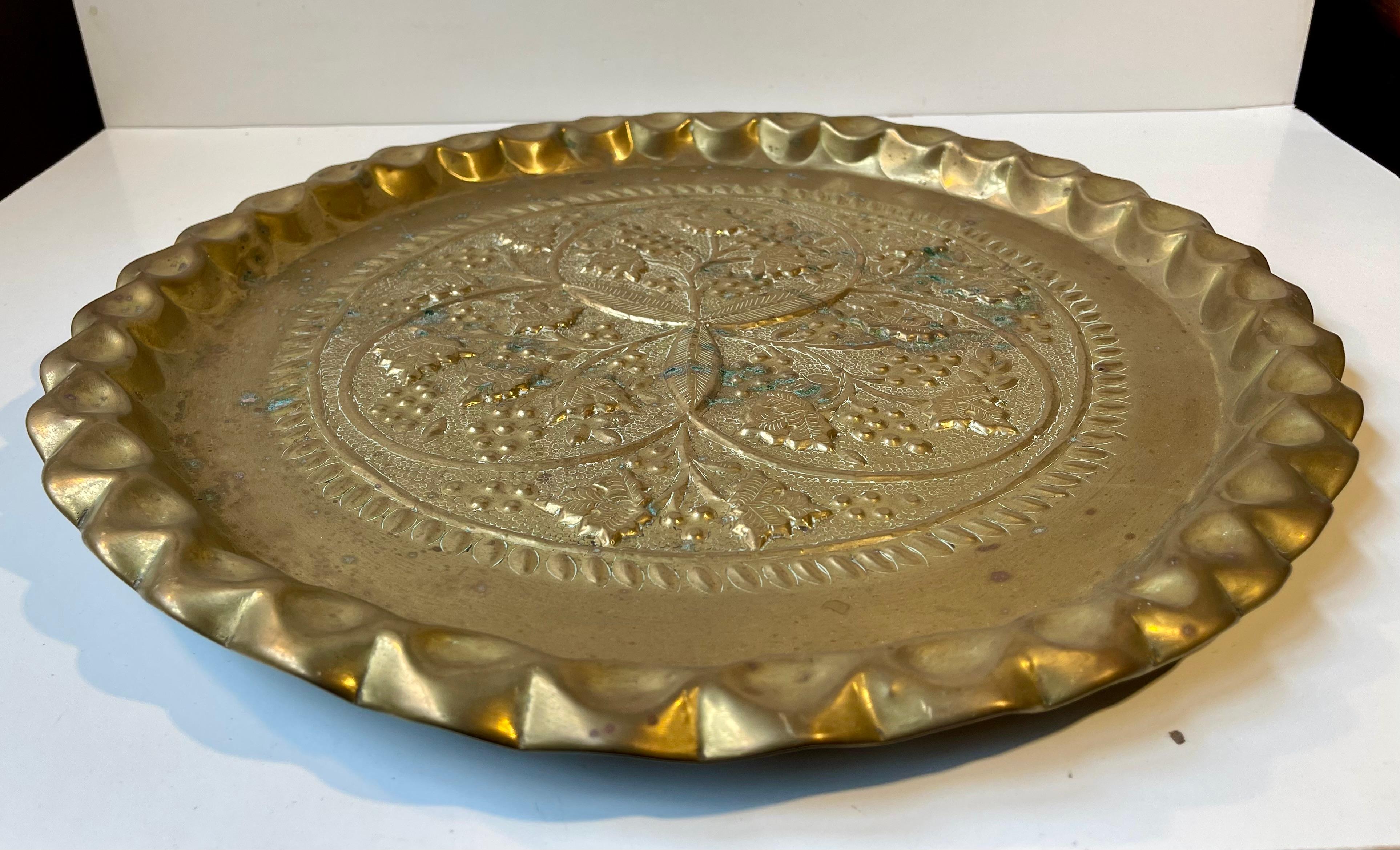 20th Century Large Vintage Moroccan Round Tray in Embossed Brass For Sale