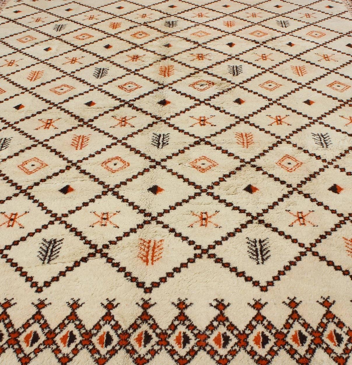 Large Vintage Moroccan Rug in Diamond Design with Ivory and Brown Outlines 3