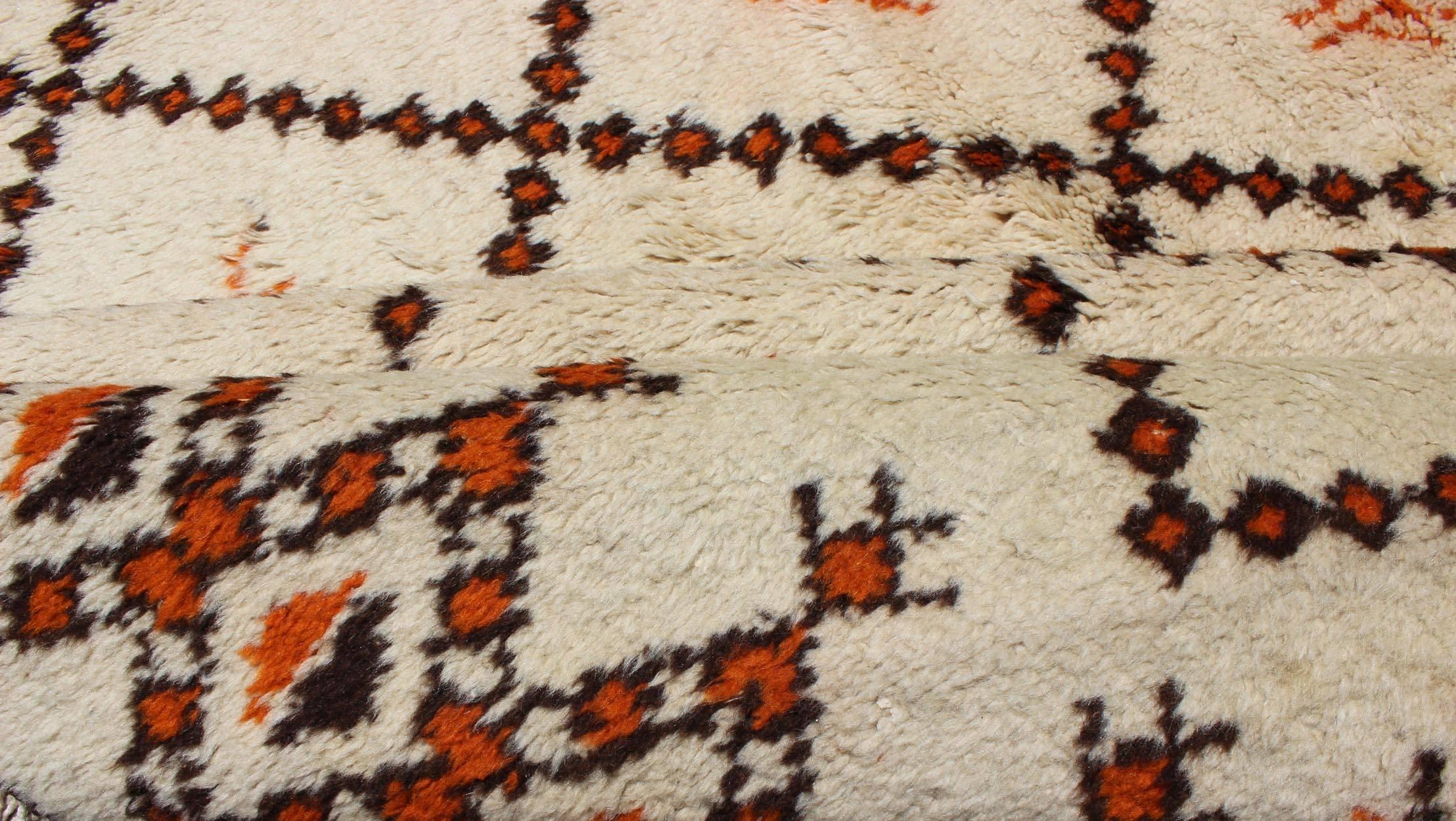 Large Vintage Moroccan Rug in Diamond Design with Ivory and Brown Outlines In Good Condition In Atlanta, GA