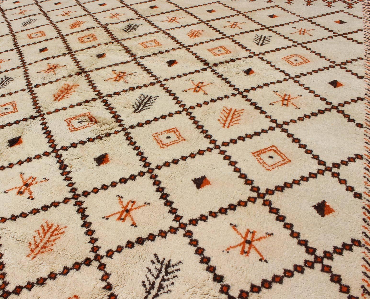 Large Vintage Moroccan Rug in Diamond Design with Ivory and Brown Outlines 2