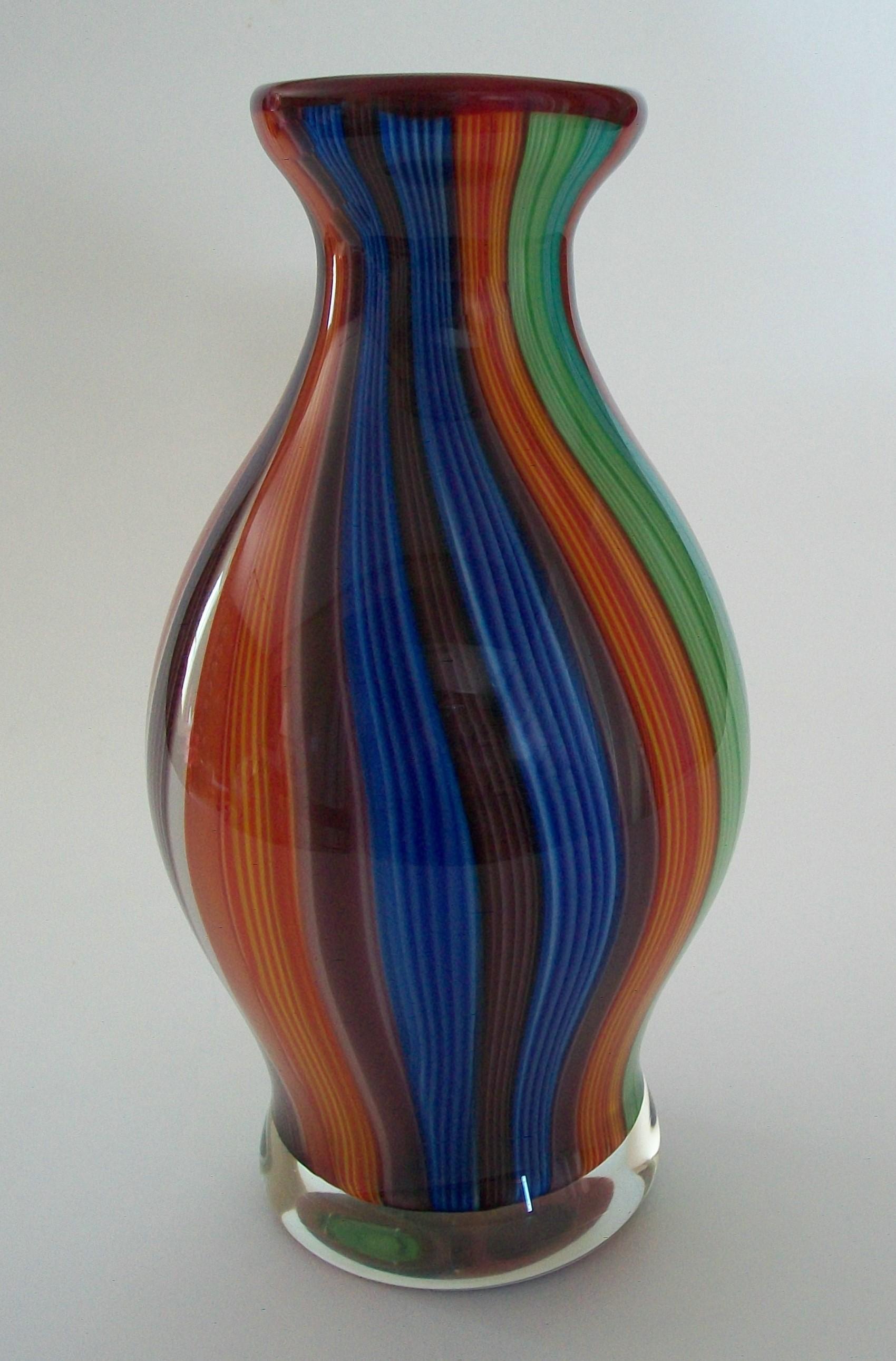 Große mehrfarbige Vintage-Vase aus Muranoglas – Italien – spätes 20. Jahrhundert (Handgefertigt) im Angebot