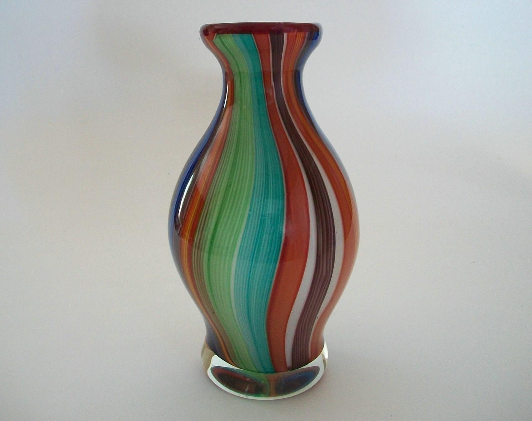 Large Vintage Multicolor Murano Glass Vase, Italy, Late 20th Century In Good Condition For Sale In Chatham, ON