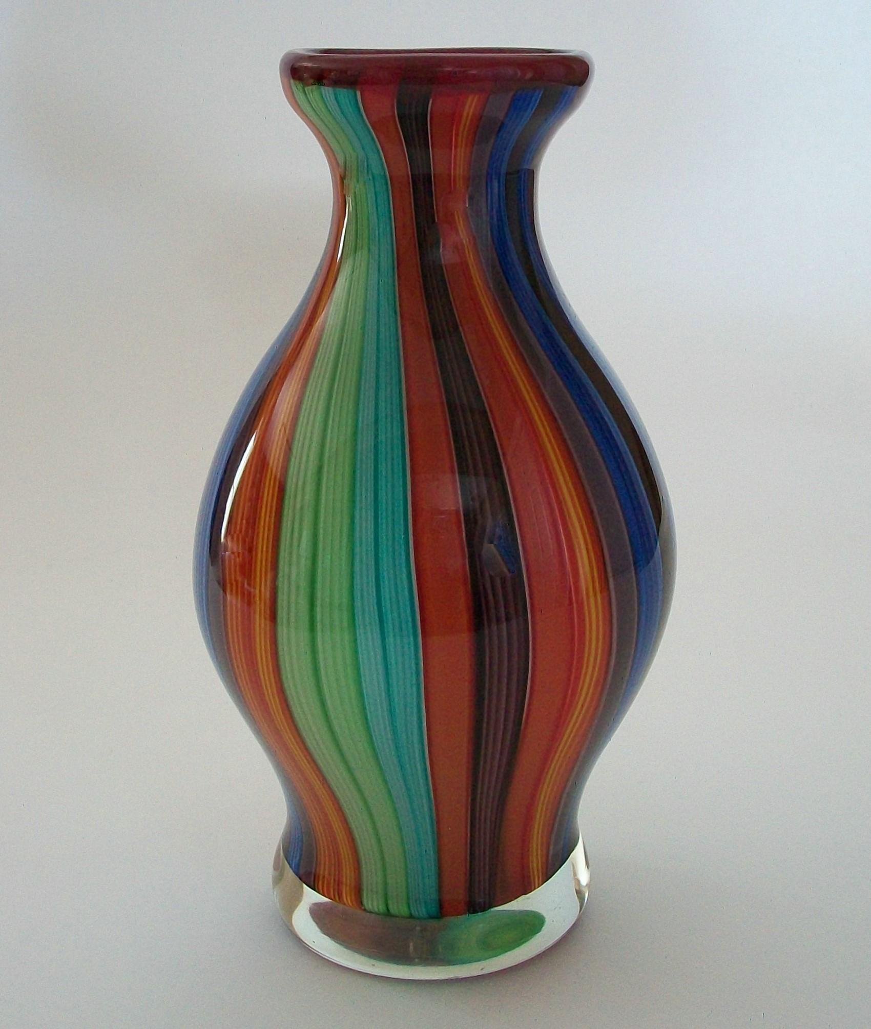 Verre d'art Grand vase vintage en verre de Murano multicolore - Italie - Fin du 20e siècle en vente