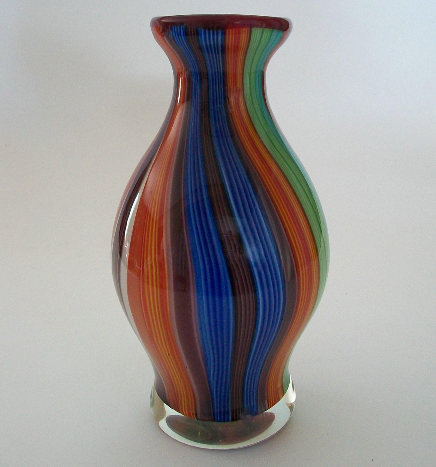 Große mehrfarbige Vintage-Vase aus Muranoglas – Italien – spätes 20. Jahrhundert im Angebot 2