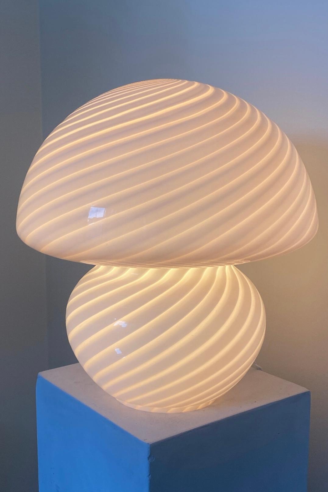 Large Murano mushroom lamp in a special design. Mouth-blown glass in a soft pink shade. Handmade in Italy, 1970s, and comes with new cord. ? Measures: H: 38 cm D: 36 cm?
 